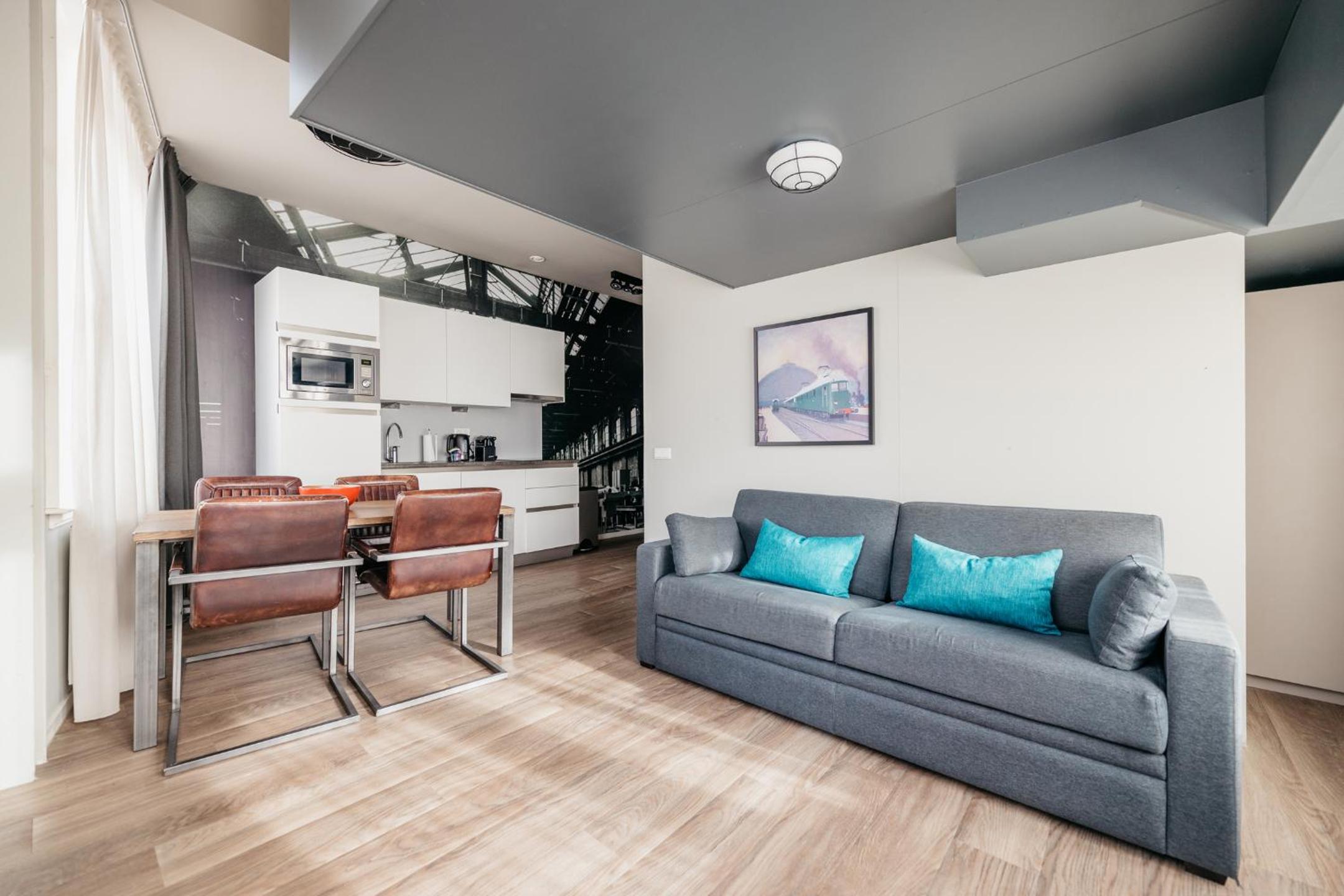 Large Studio with Kitchen and Sofa Bed - Duplex