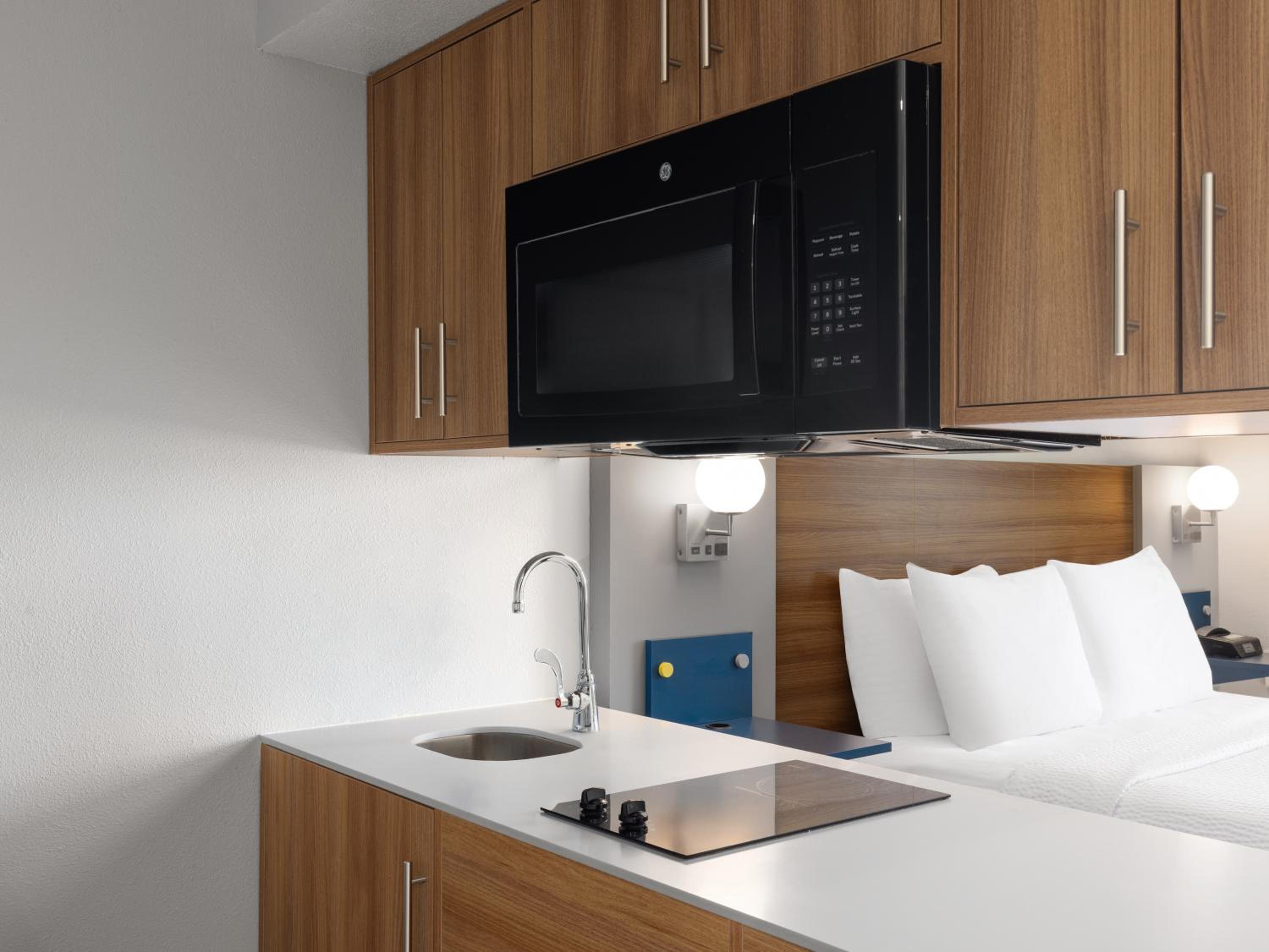 Efficiency Studio Suite with One Queen Bed - Non-Smoking