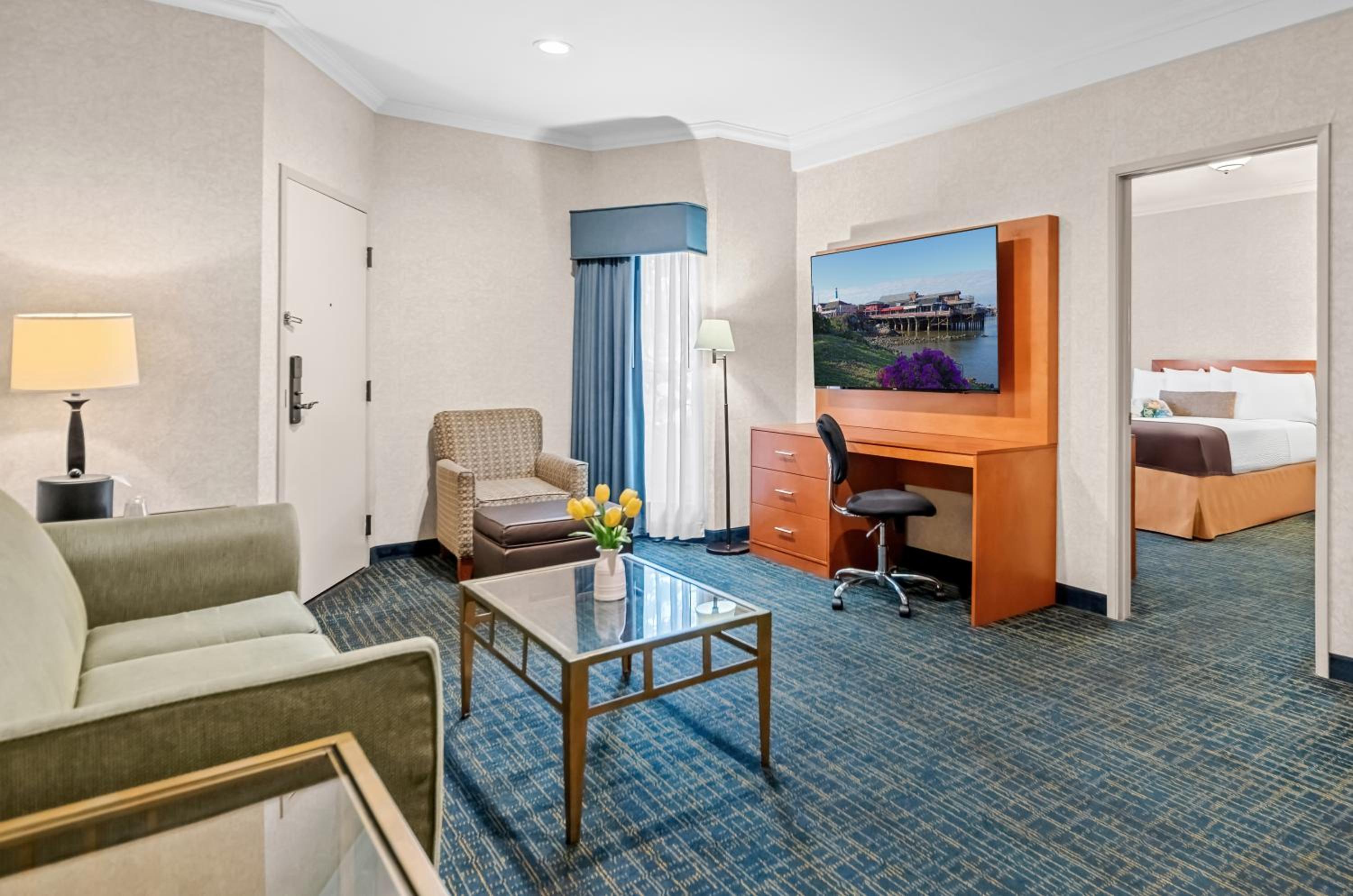 Suite Room with Three Queen Beds