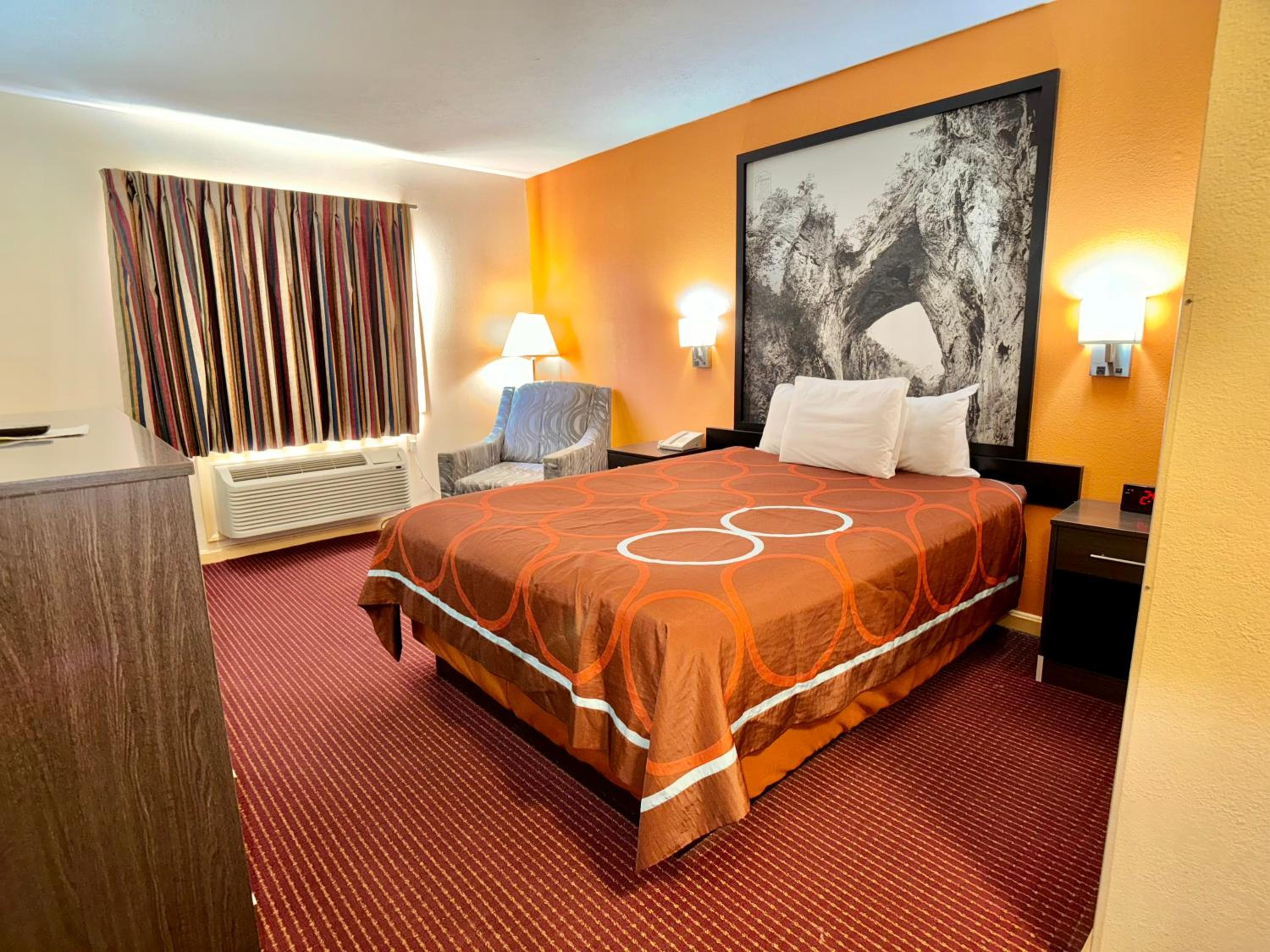 Queen Room - Non-Smoking