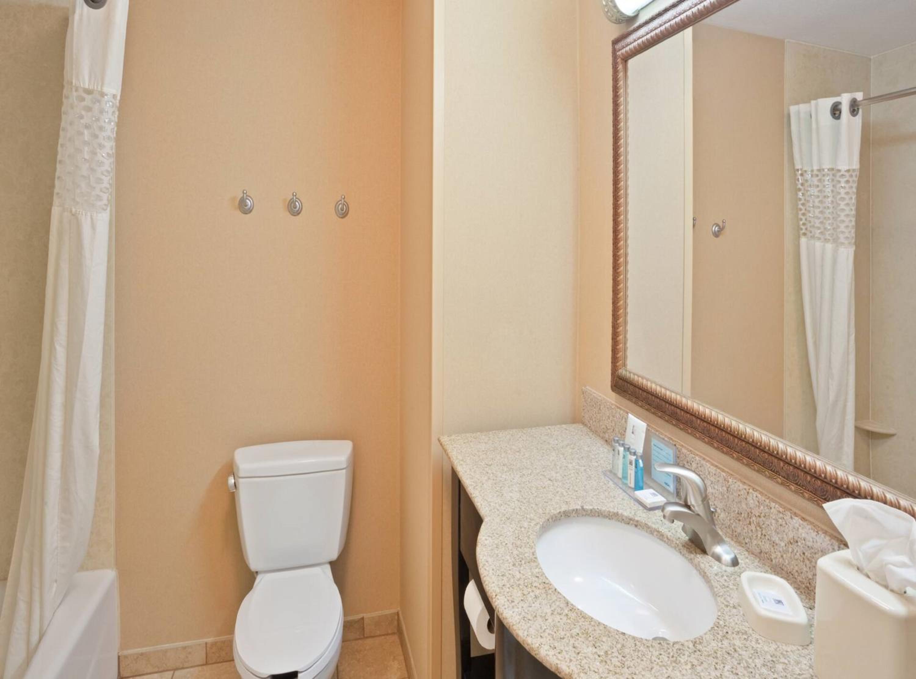 King Room with King Bed - Non-Smoking