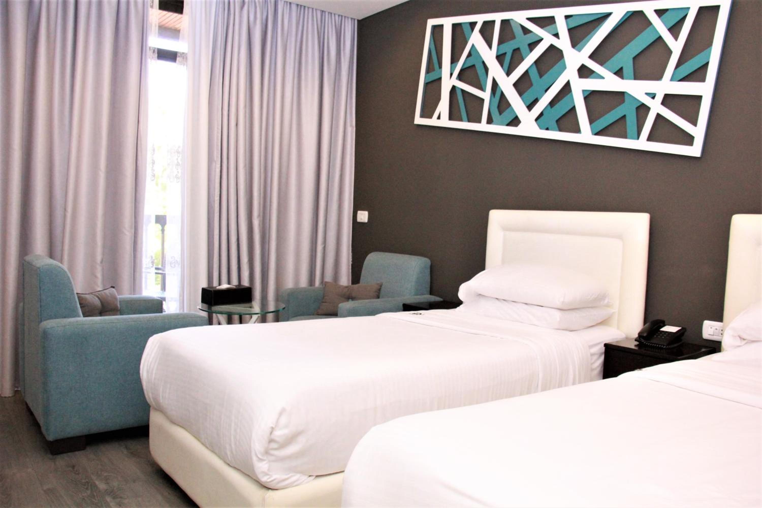Deluxe Twin Room with Balcony
