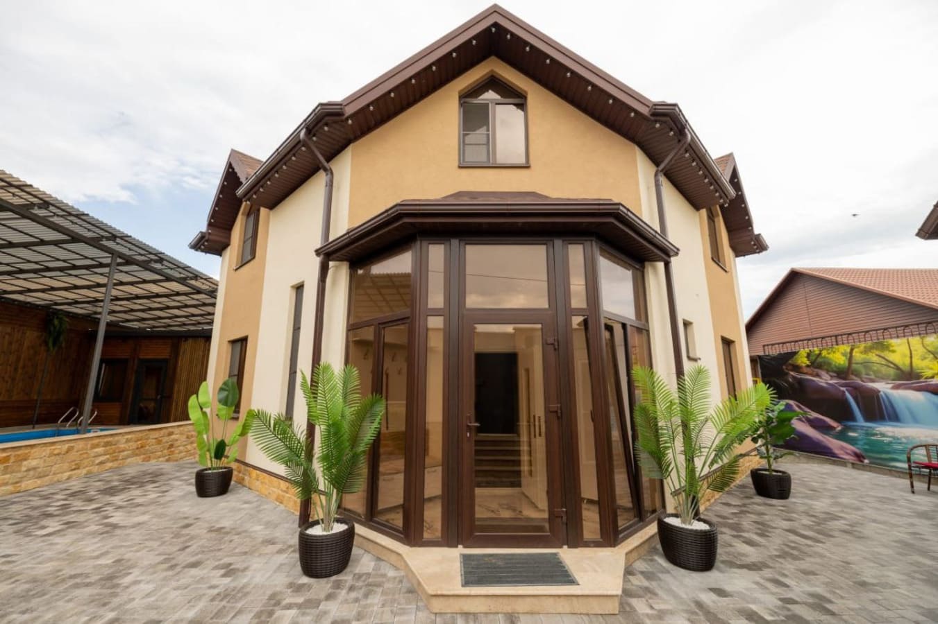 Коттедж с собственным бассейном