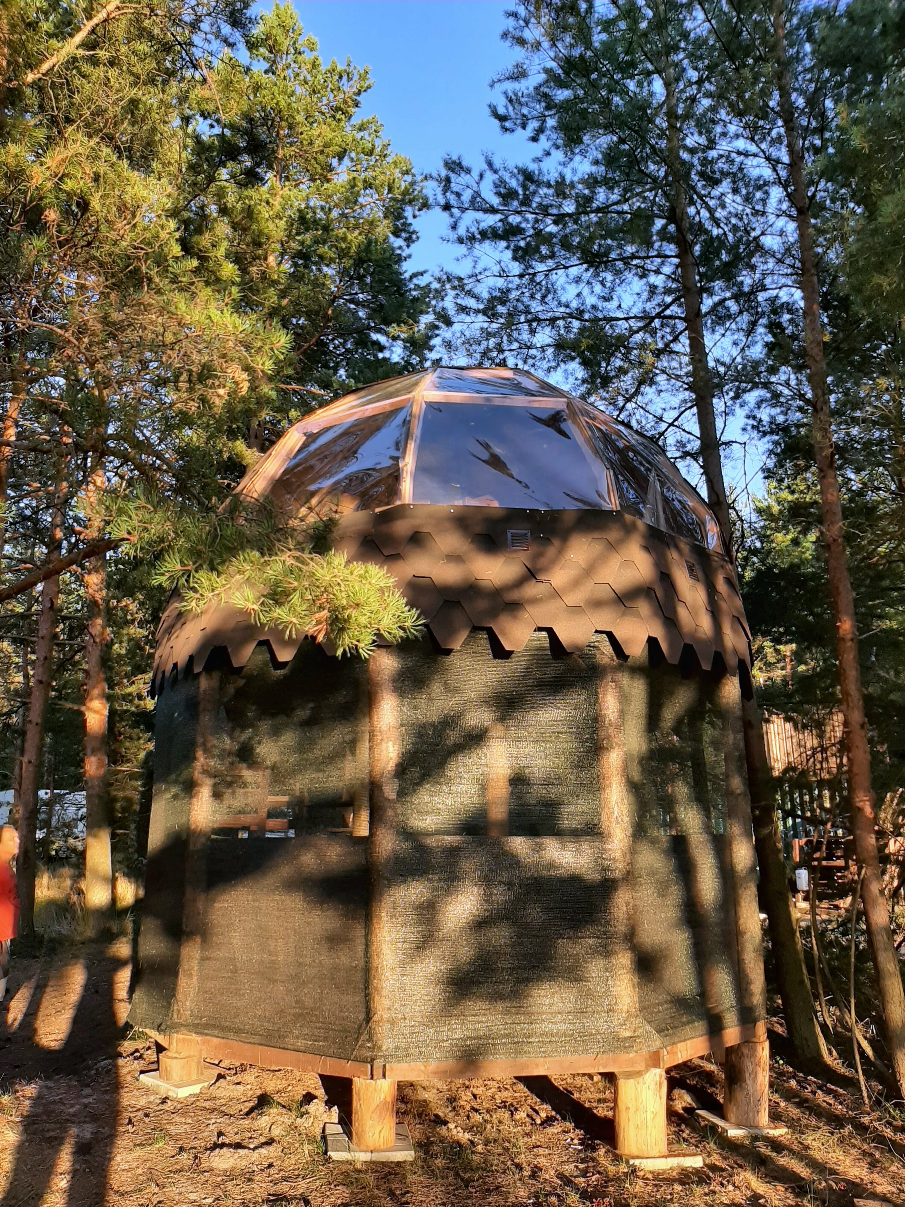 Двух-ярусный геокупол с видом на залив