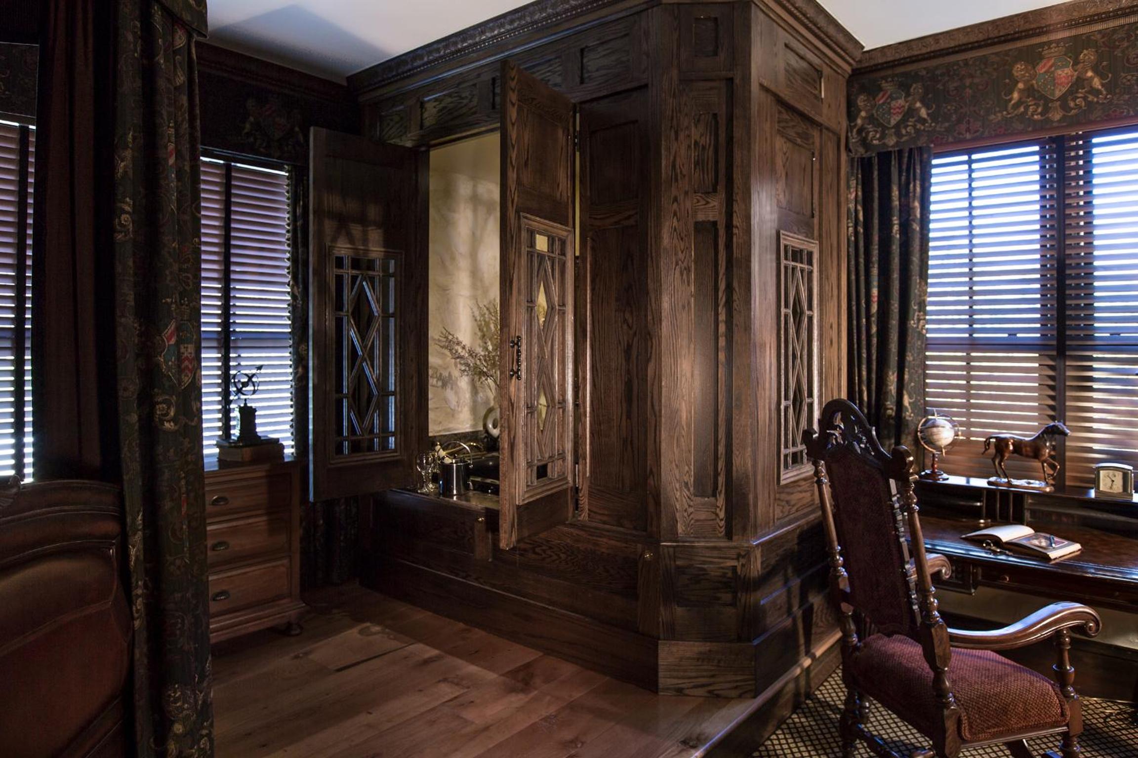 English Tudor Signature Guestroom