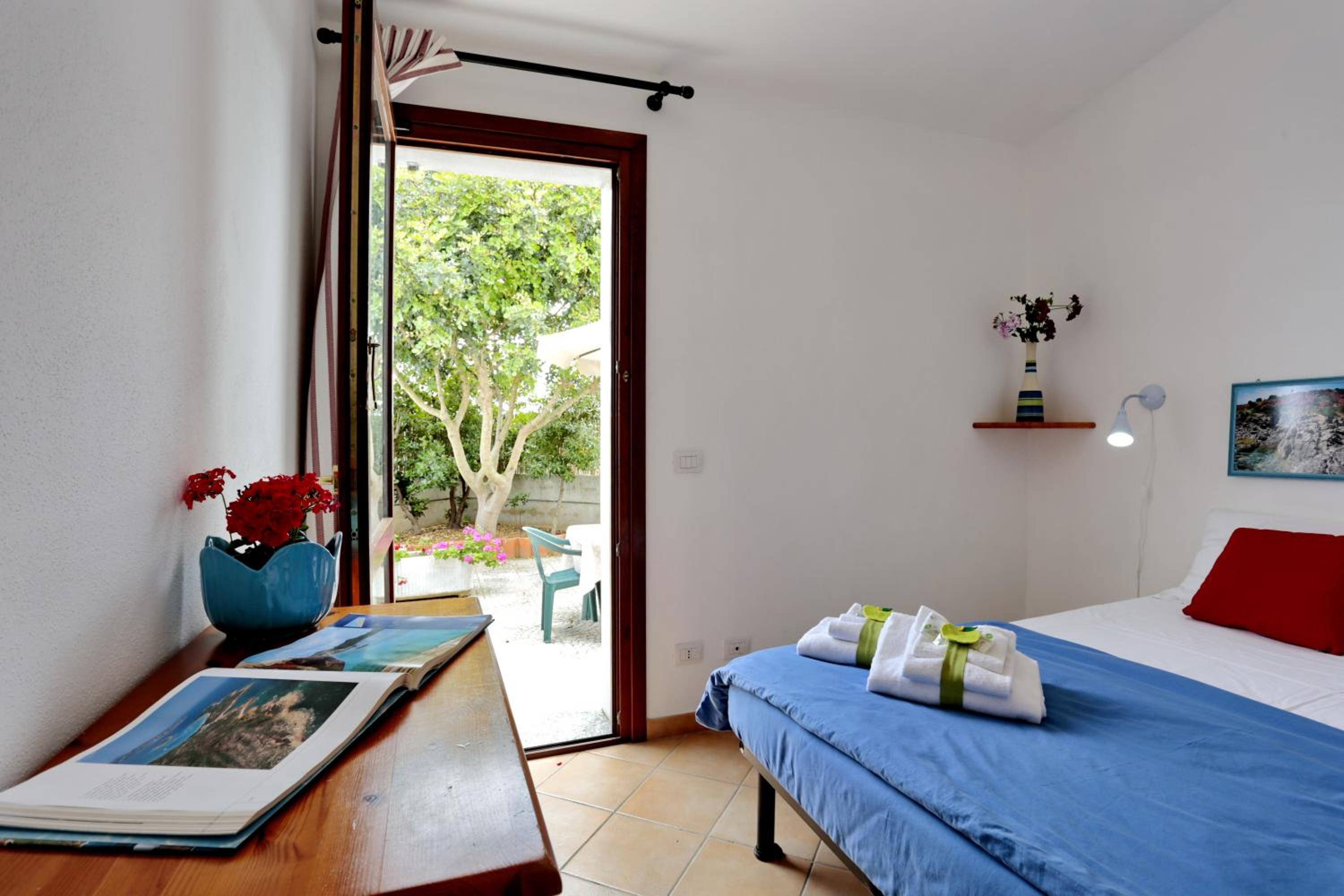 One-Bedroom Apartment with Garden