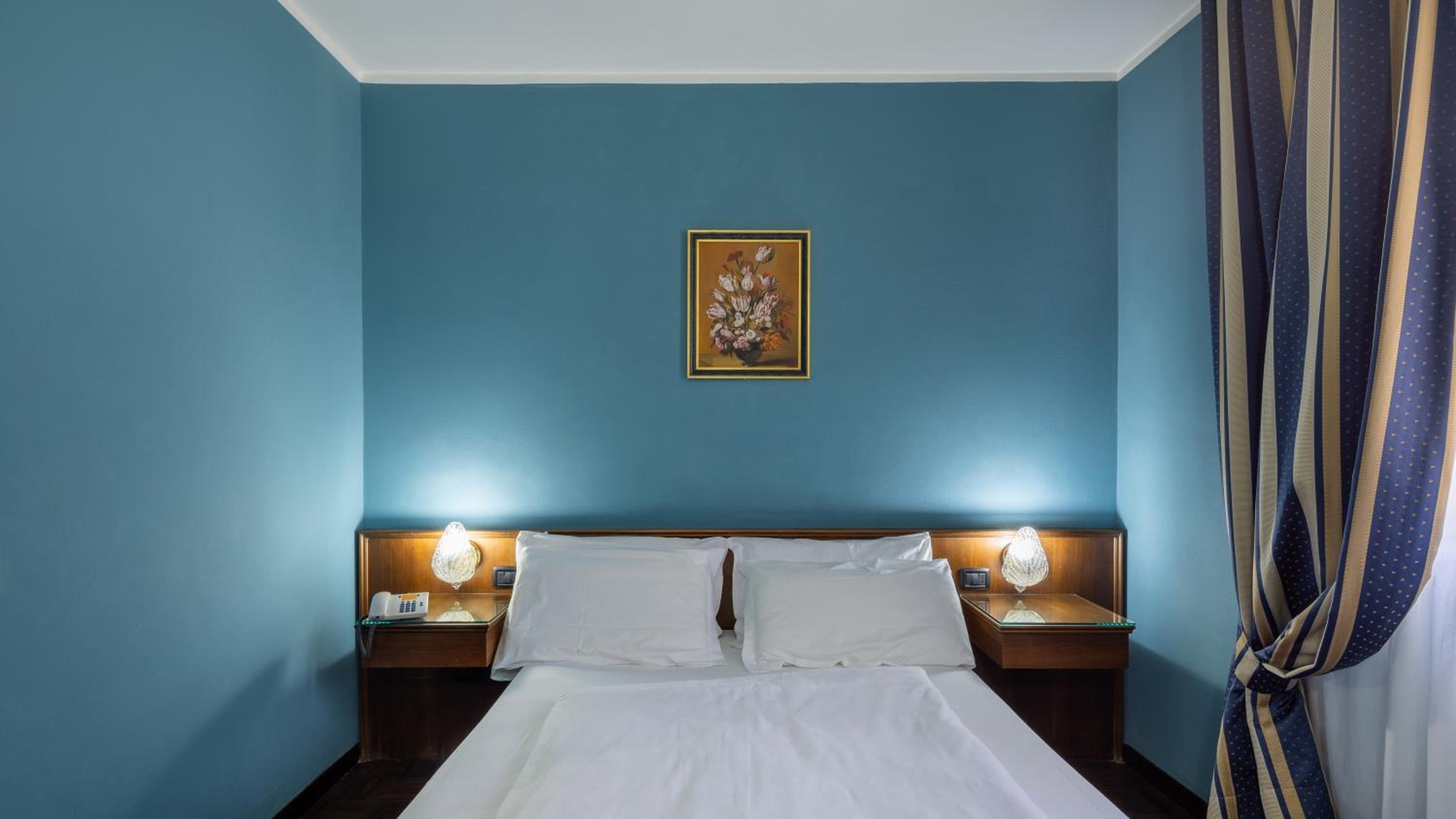 Business Queen Room