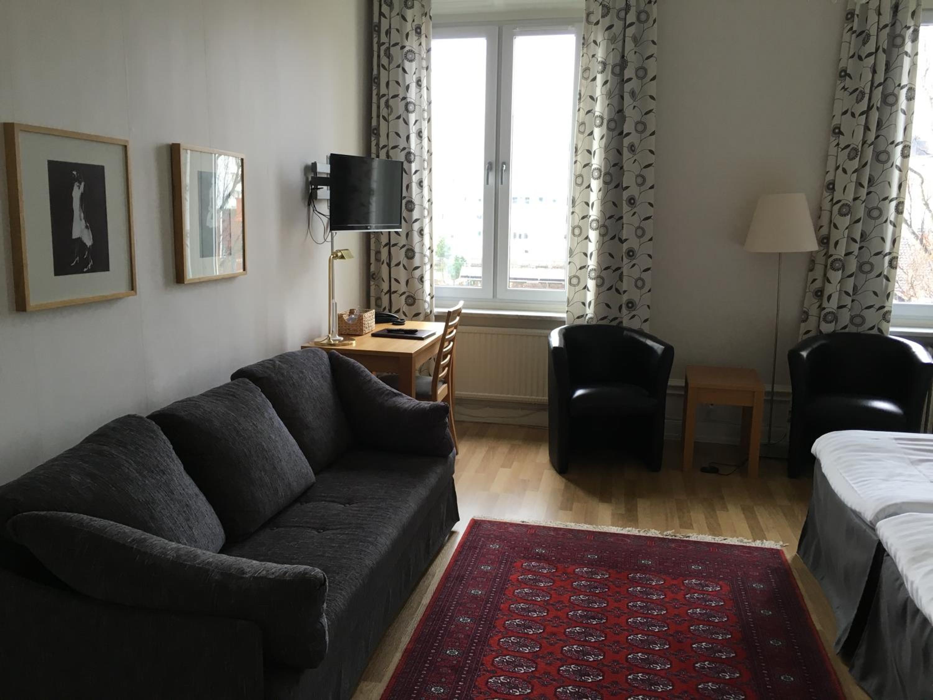 Family Room (2 Adults + 2 Children)