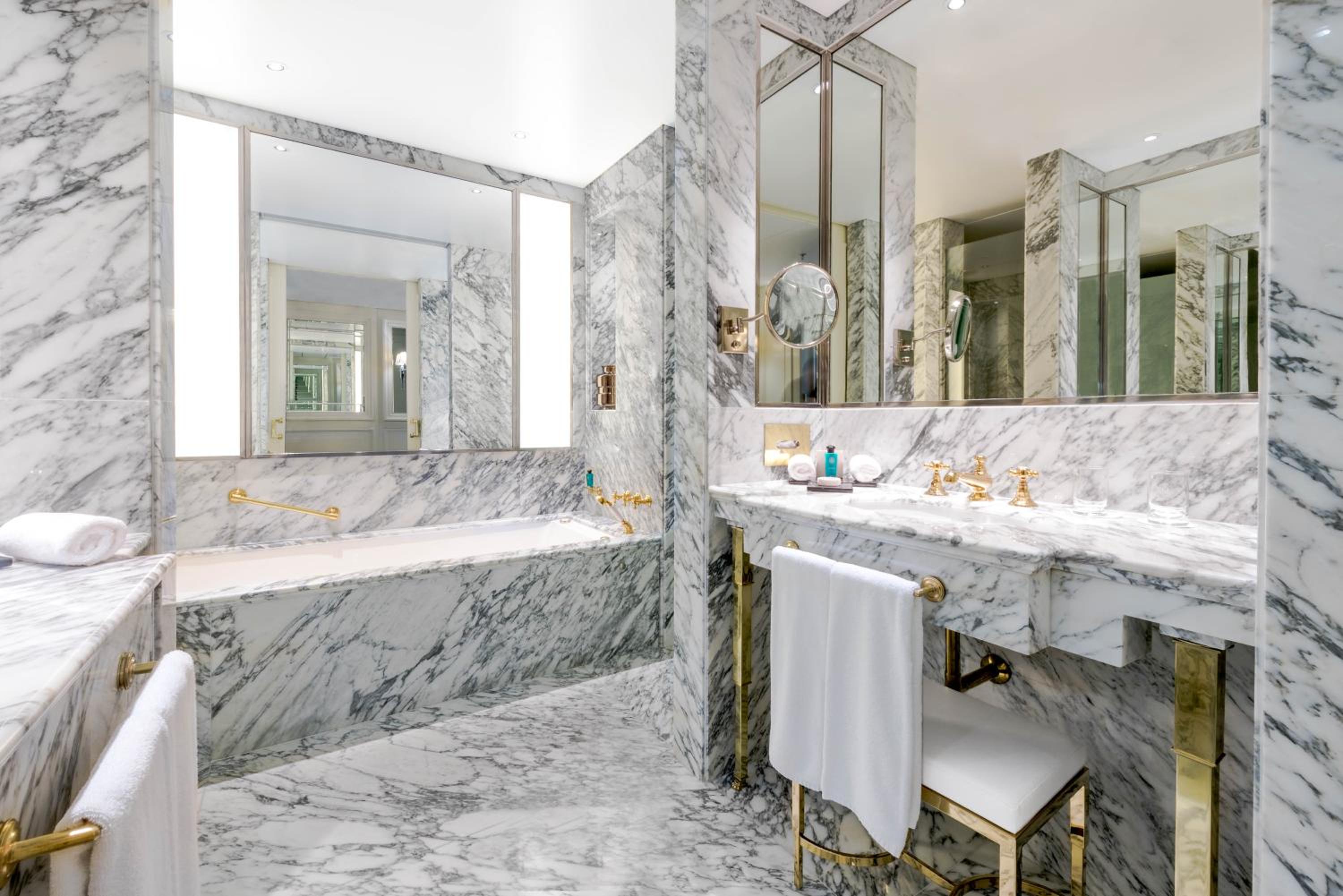 Deluxe Double or Twin Room with City View