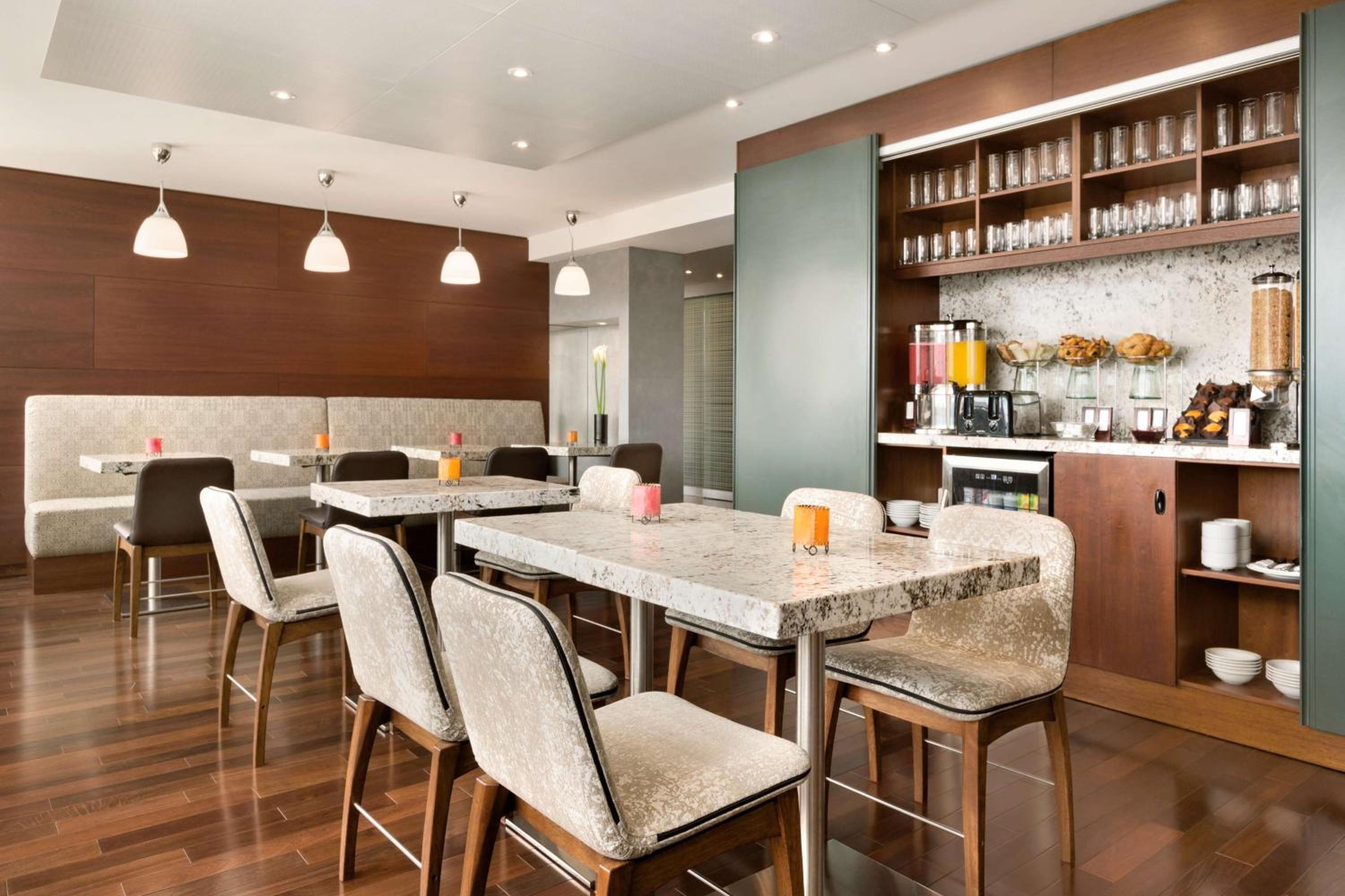 1 King Bed Executive Suite Premium