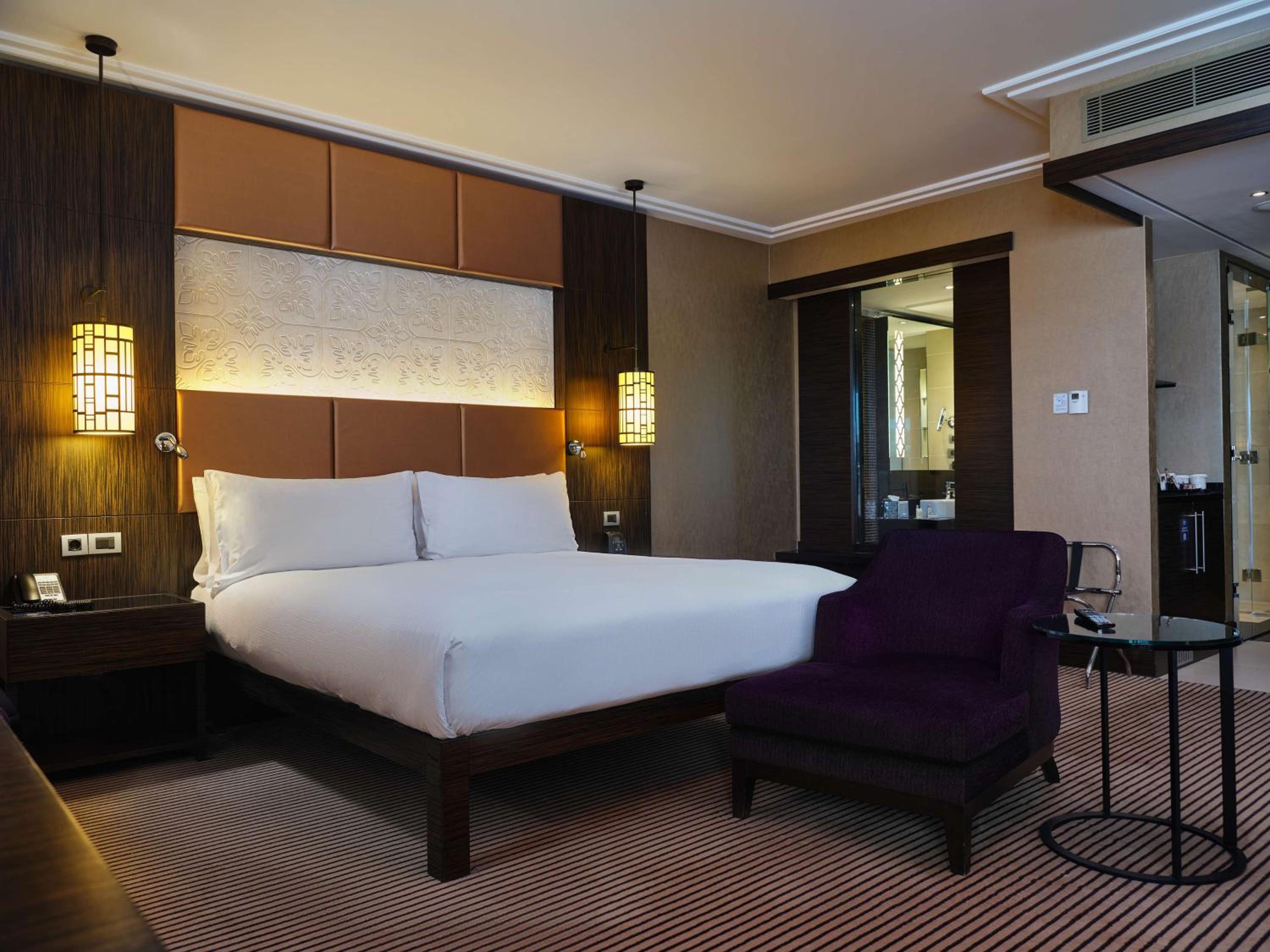 Deluxe King Room with City View