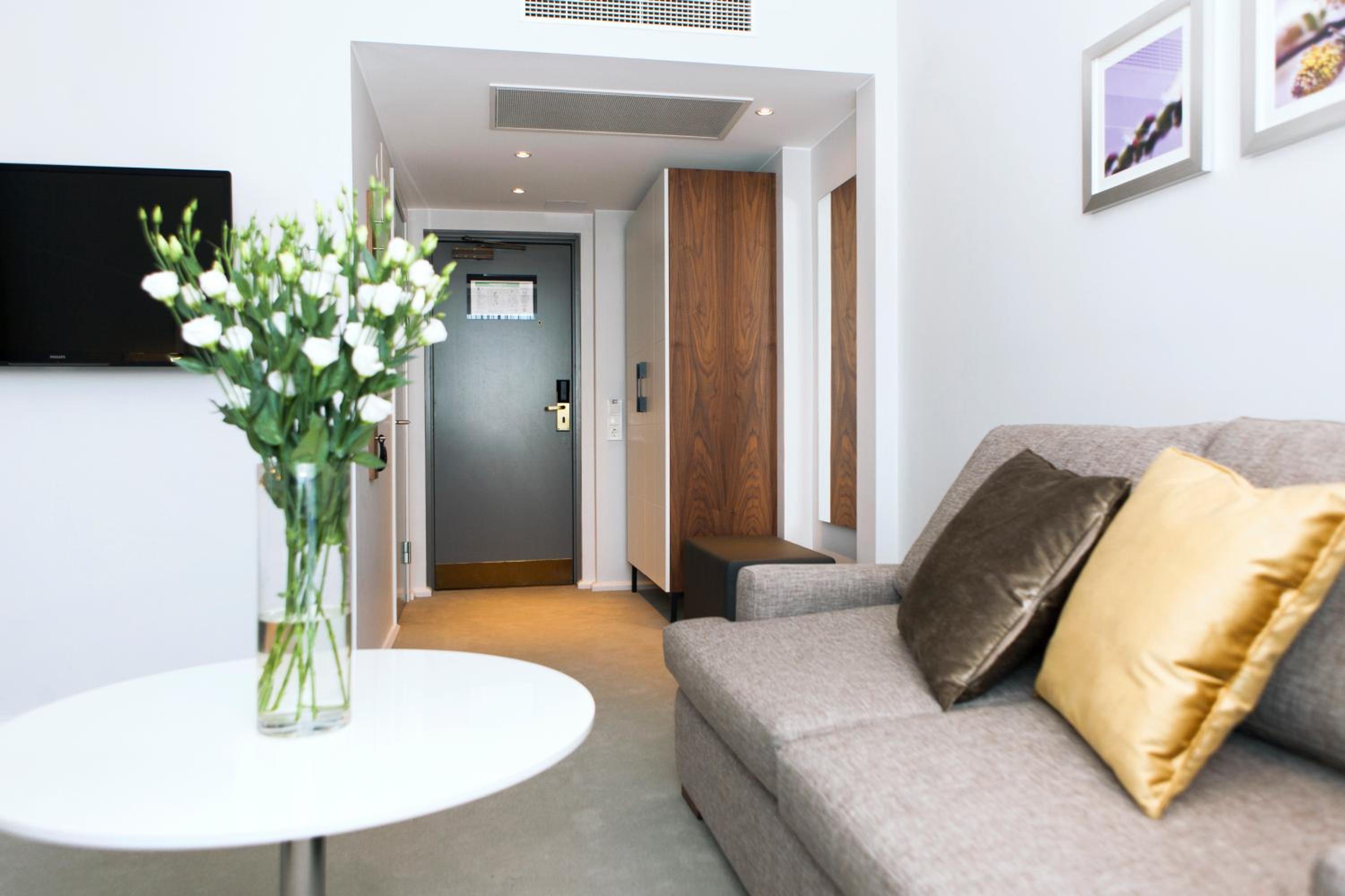 Family Room (2 Adults + 2 Children)