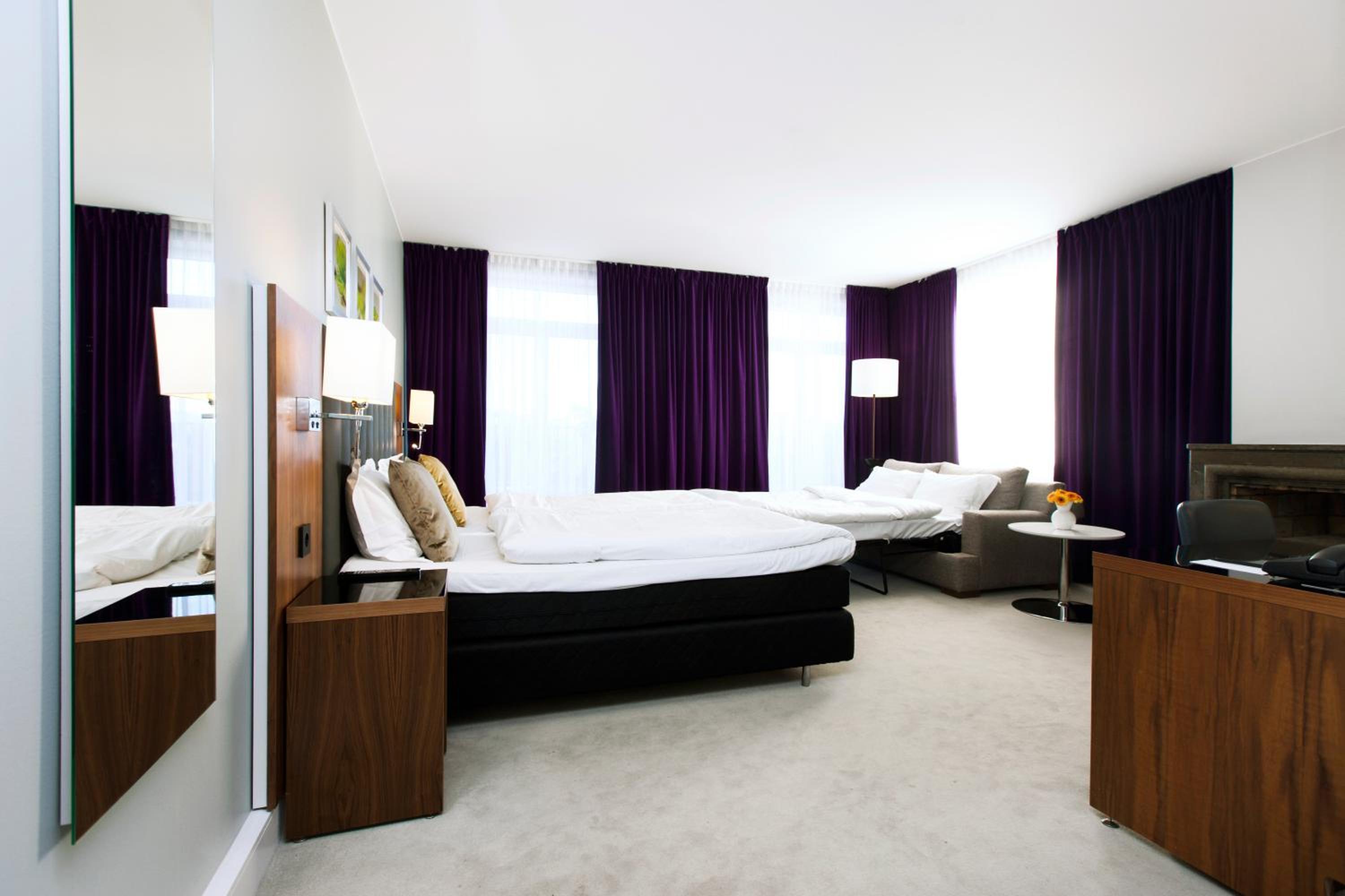 Family Room (2 Adults + 2 Children)