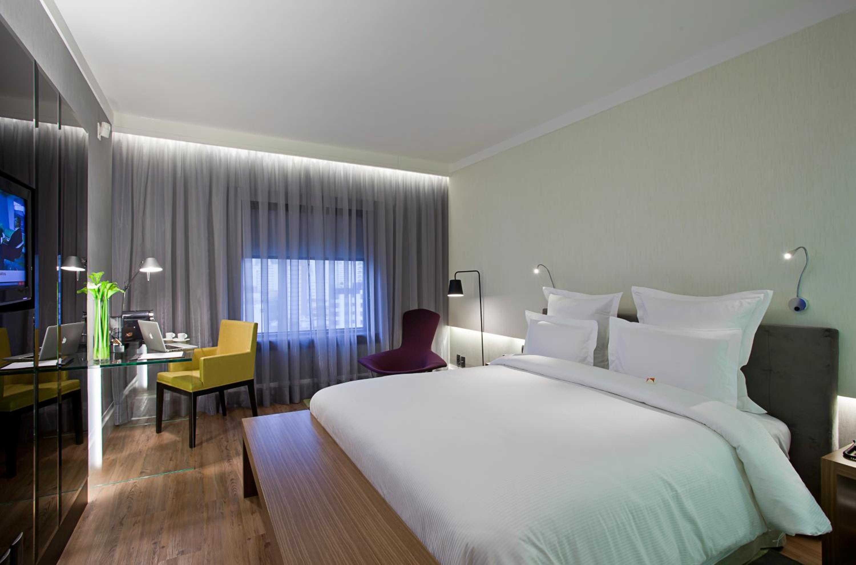 Executive Room with 1 Double Bed 