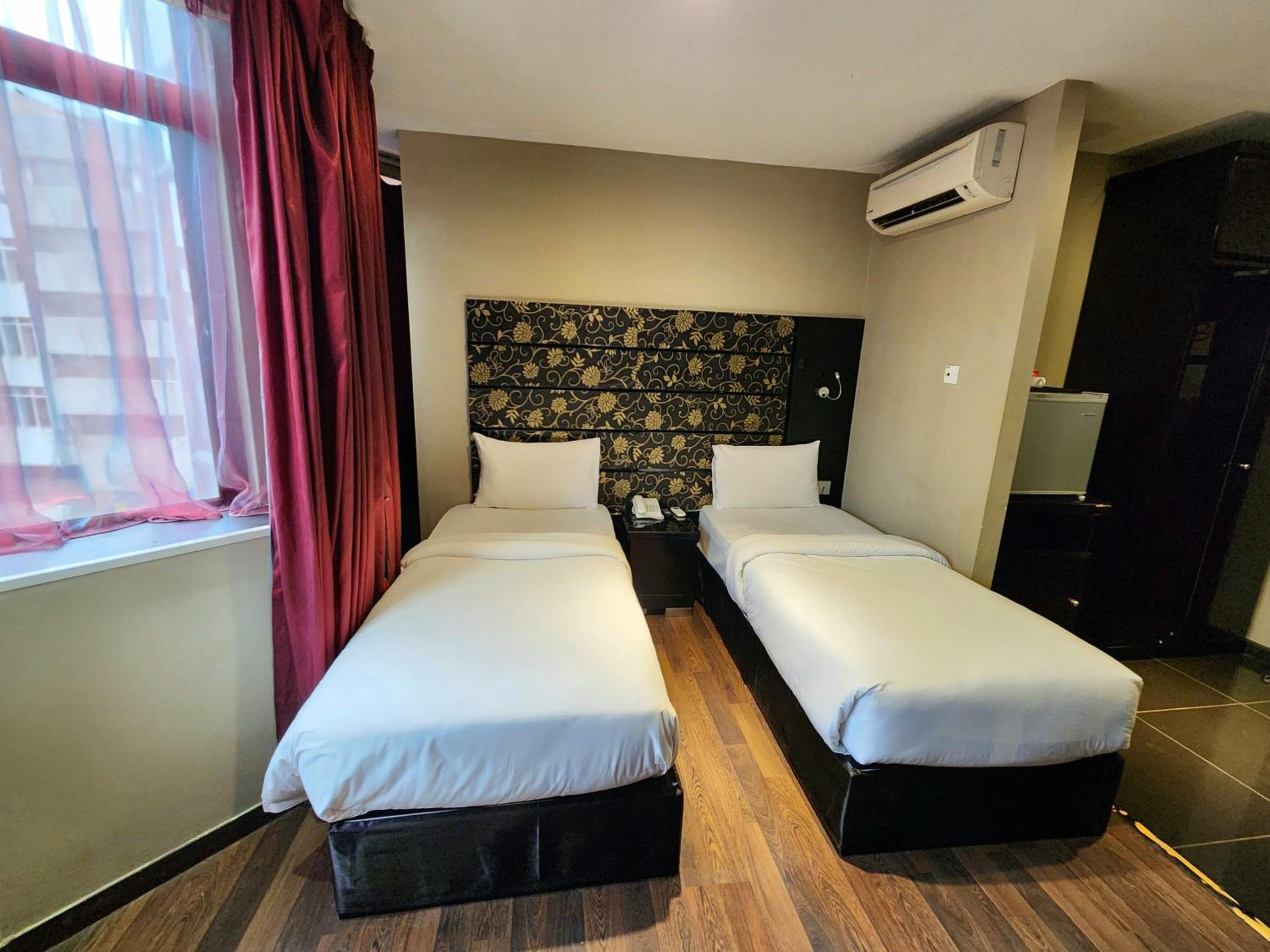 Deluxe Twin (nonsmoking) - Main Wing