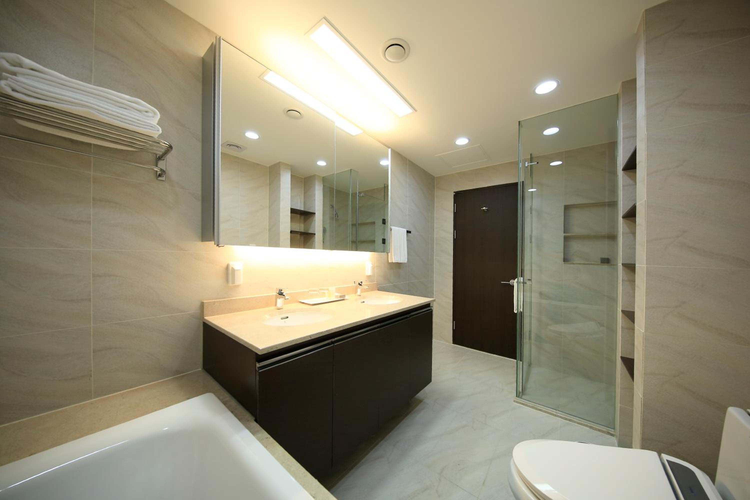 One-Bedroom Apartment (2 Adults) 3~13floor