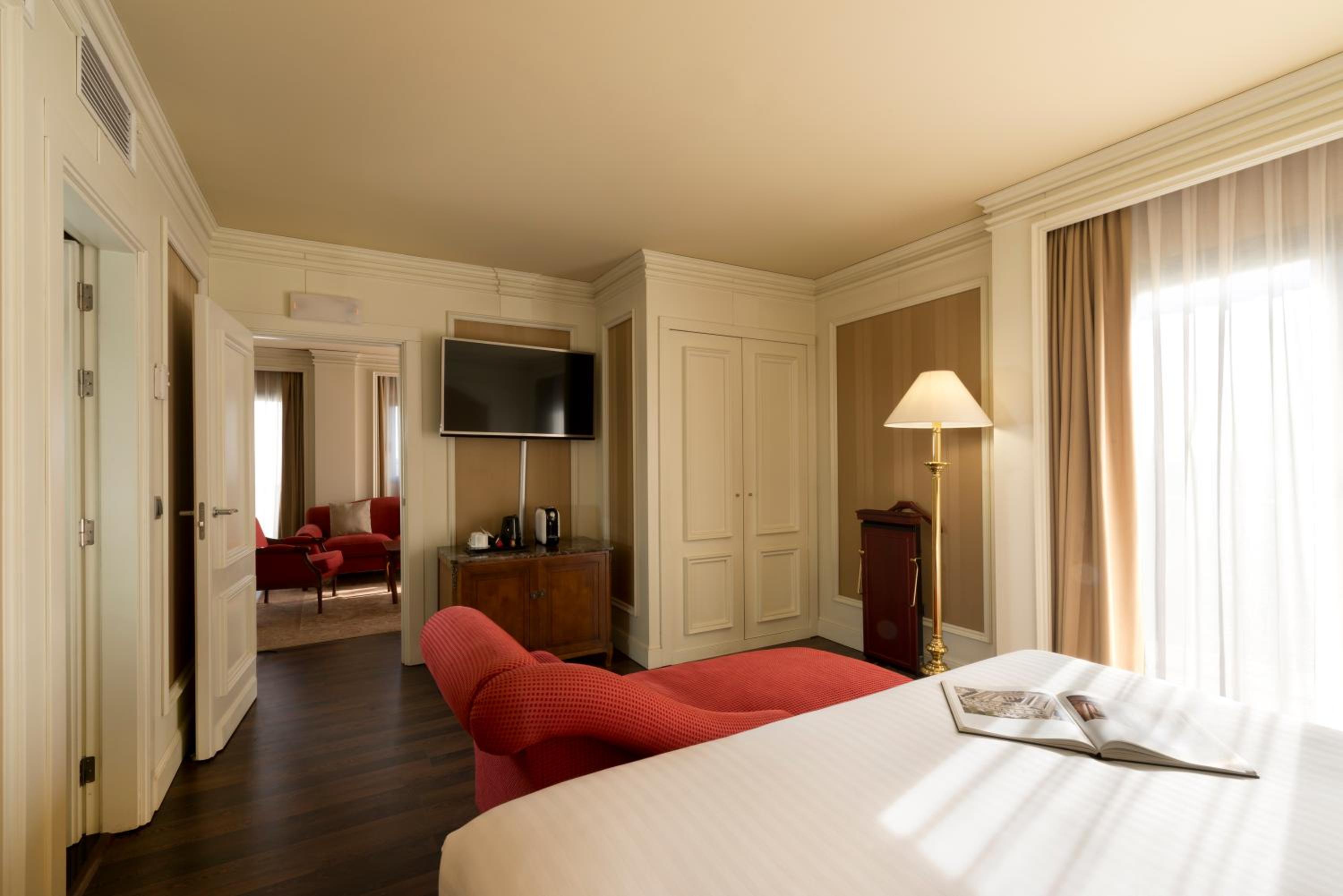 Junior Suite Superior city view