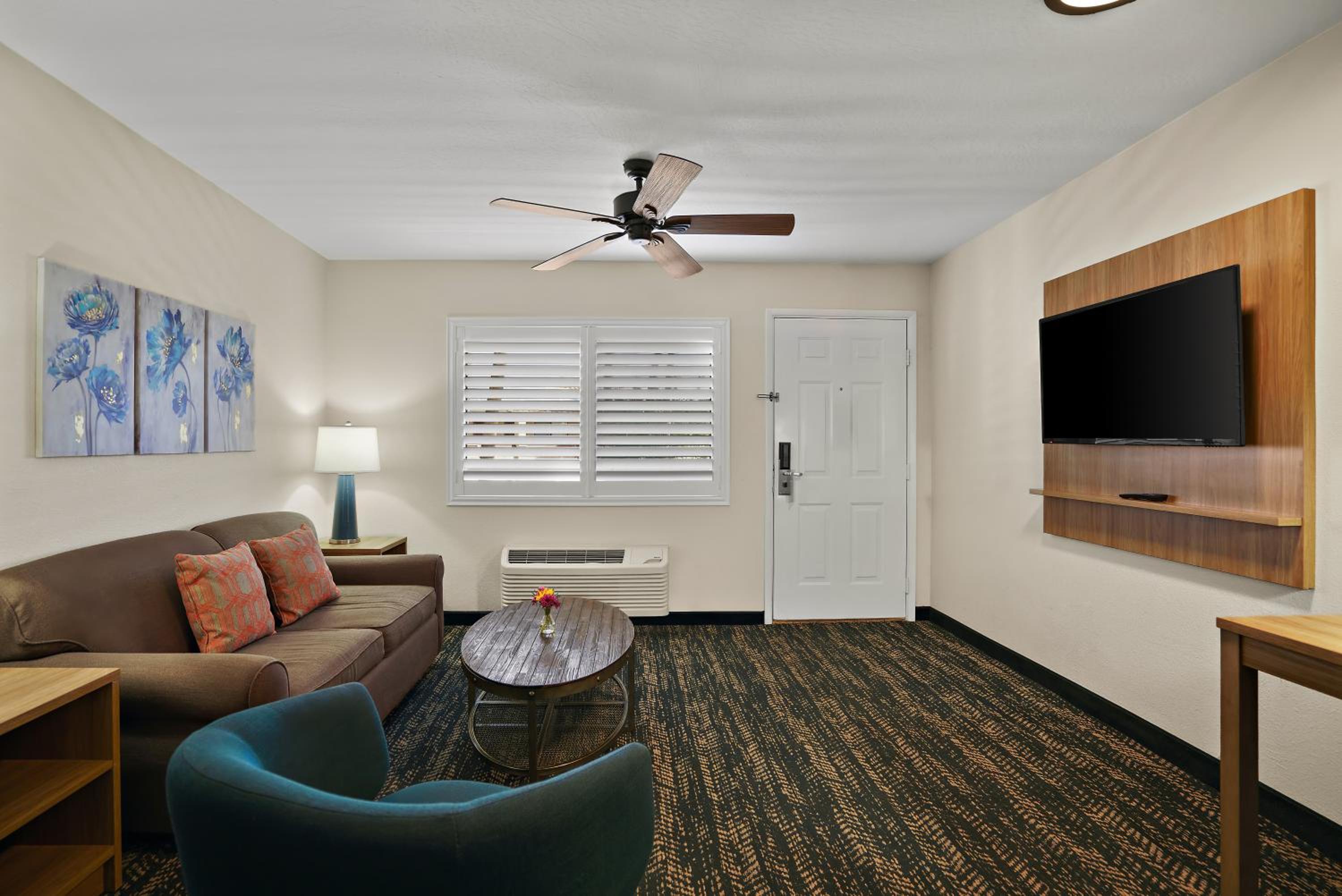 One Bedroom  King Suite - Non-Smoking