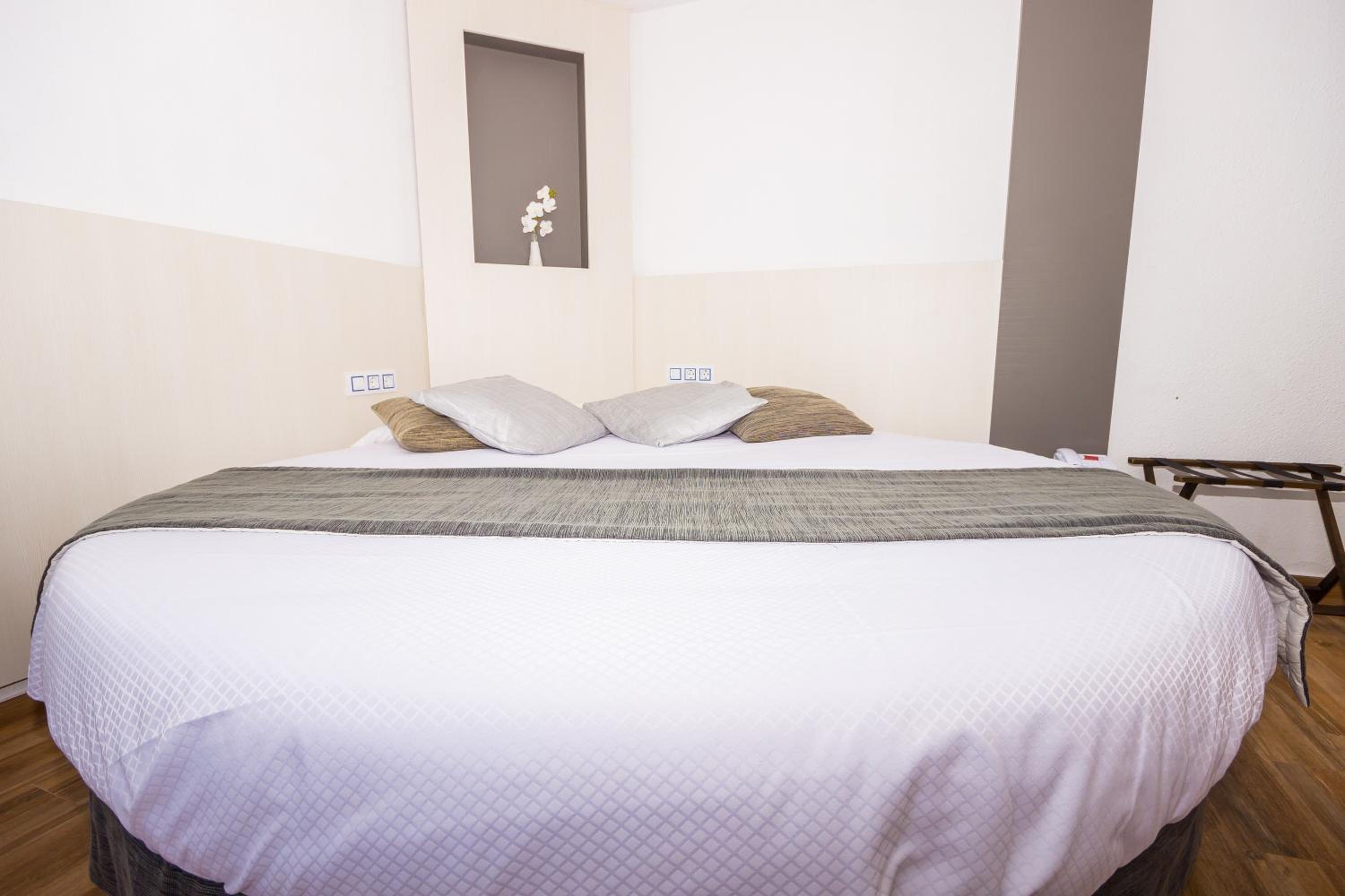 Junior Suite with Pool View