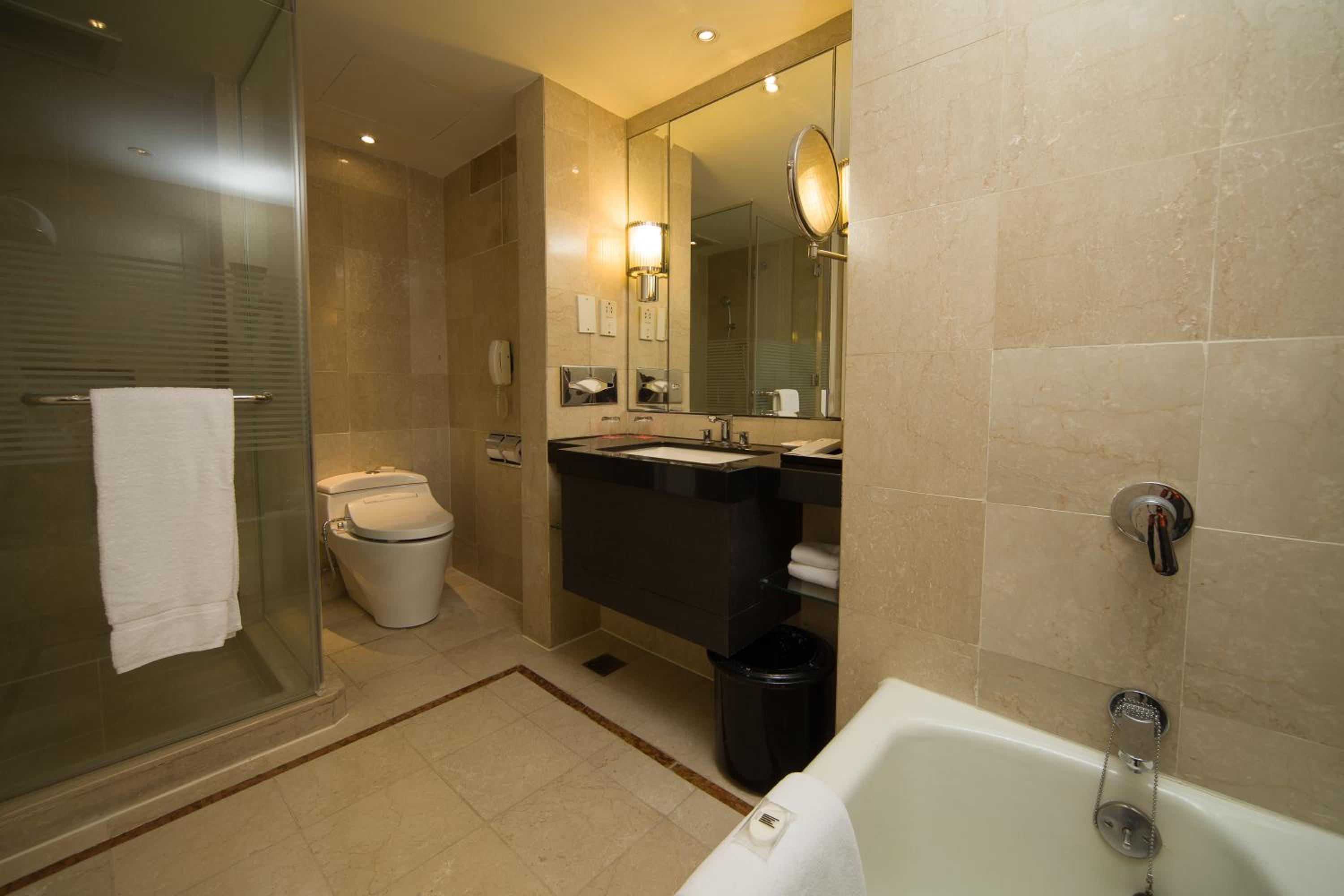 Club Room with One Queen Bed