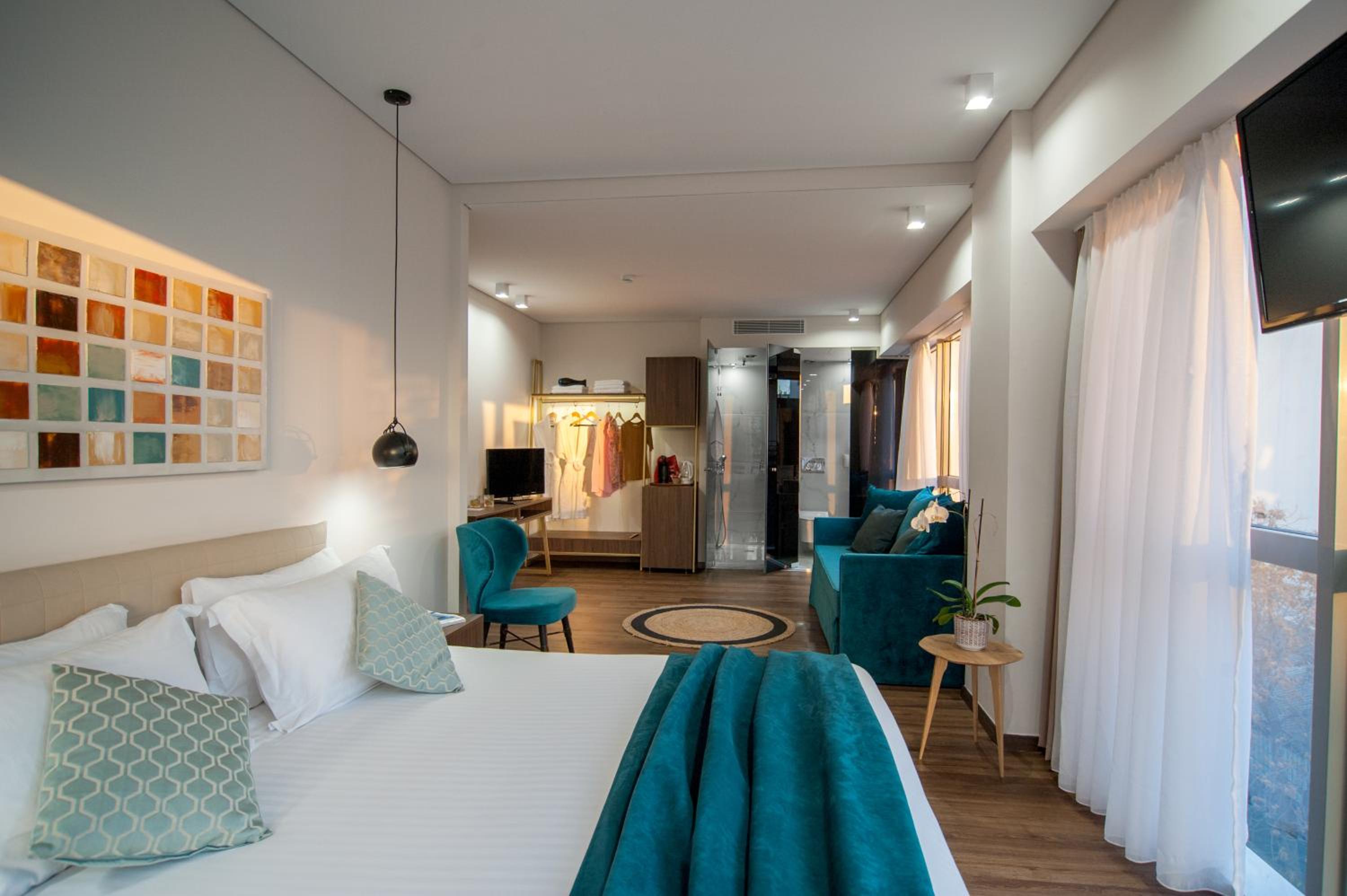 Lifestyle Suite with Acropolis View