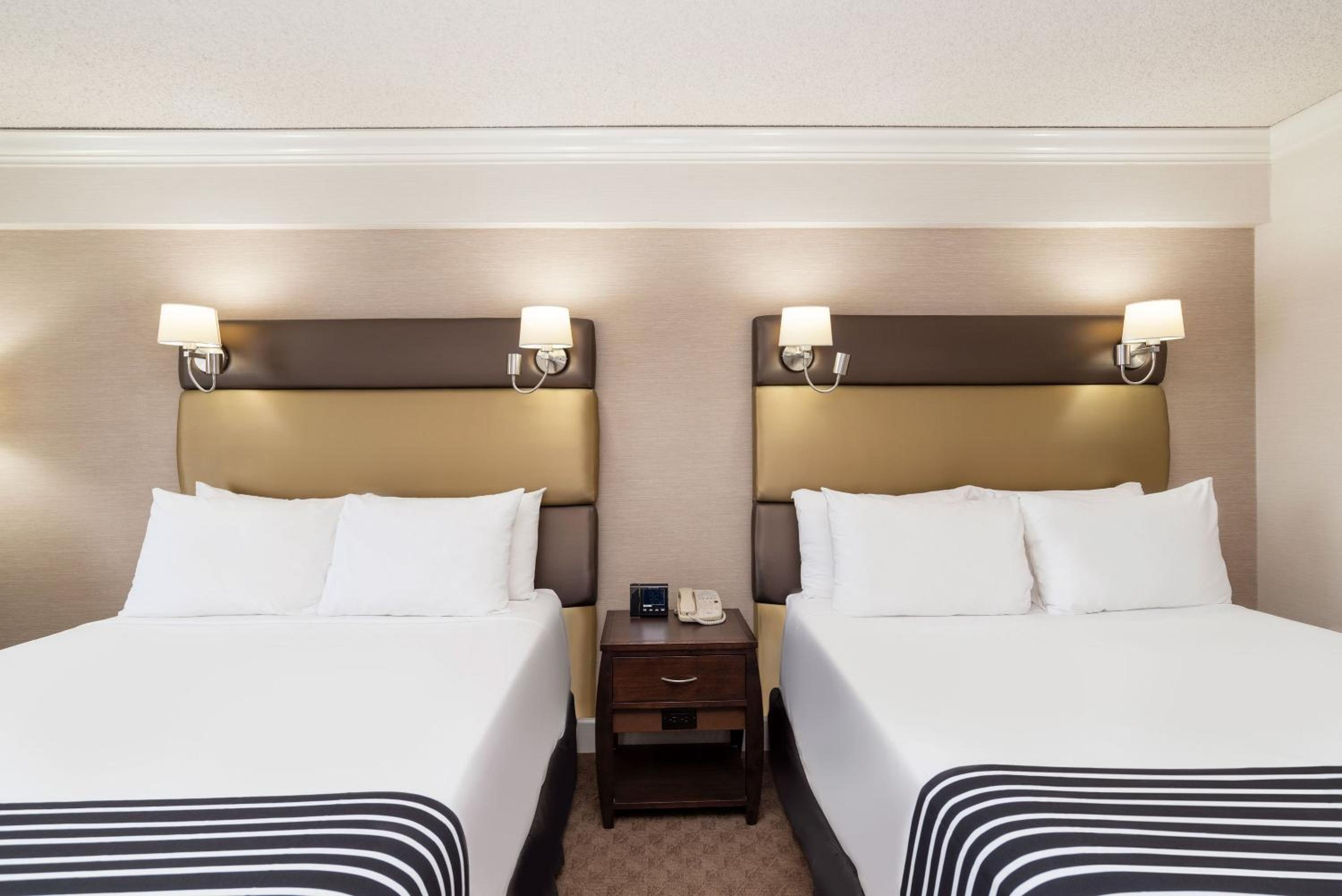 Deluxe Room, 2 Queen Beds, View, Columbia Tower