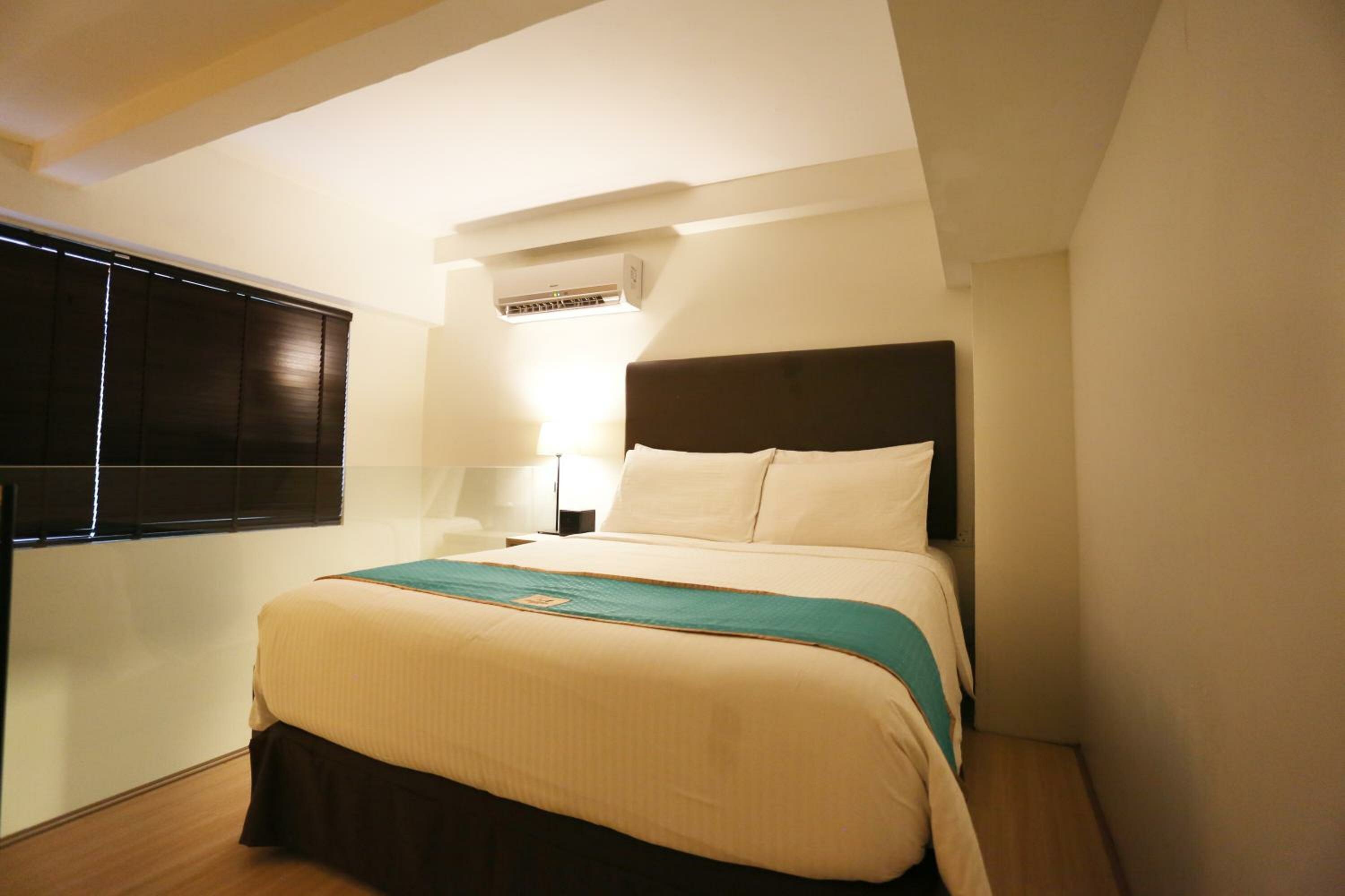 Premier Loft Room