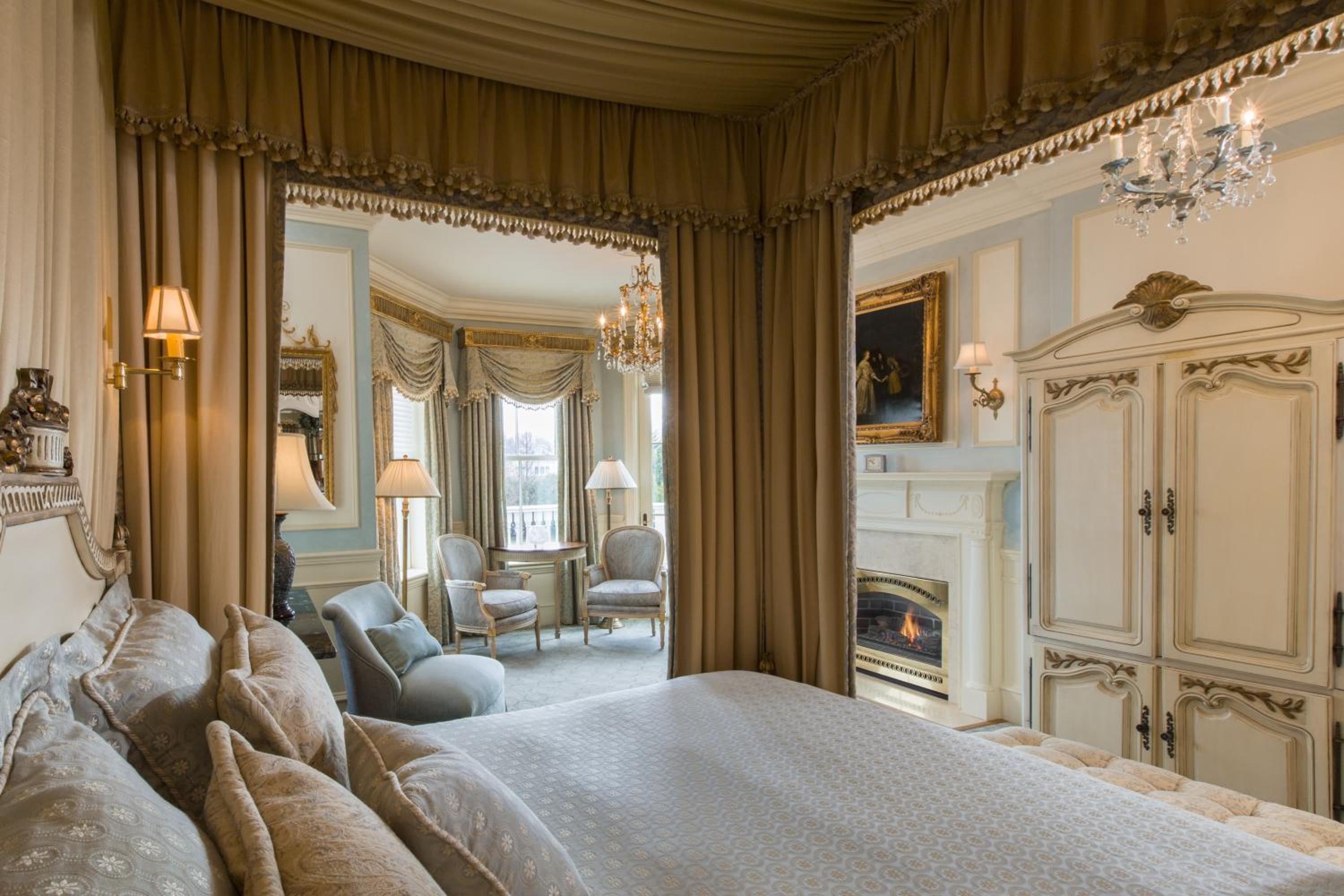Louis XVI Signature Guest Room 