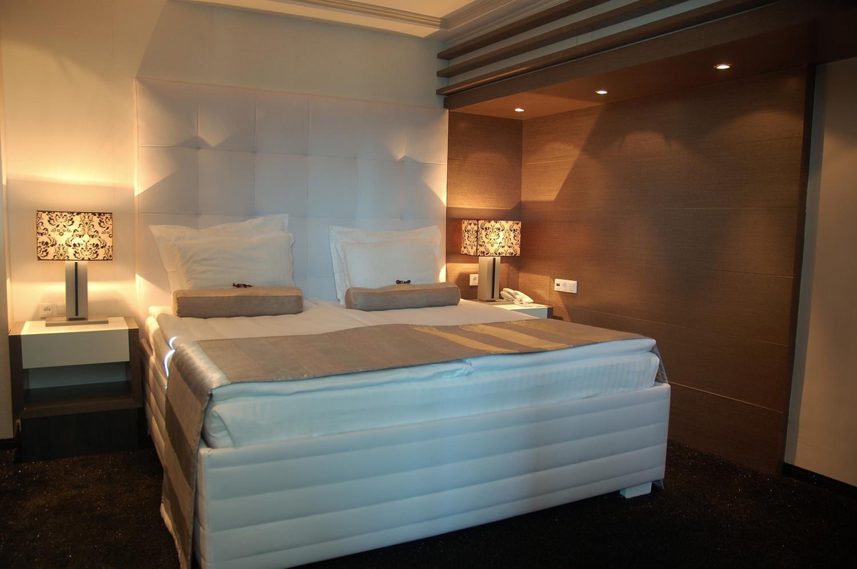 Executive Suite with River View and Free Parking
