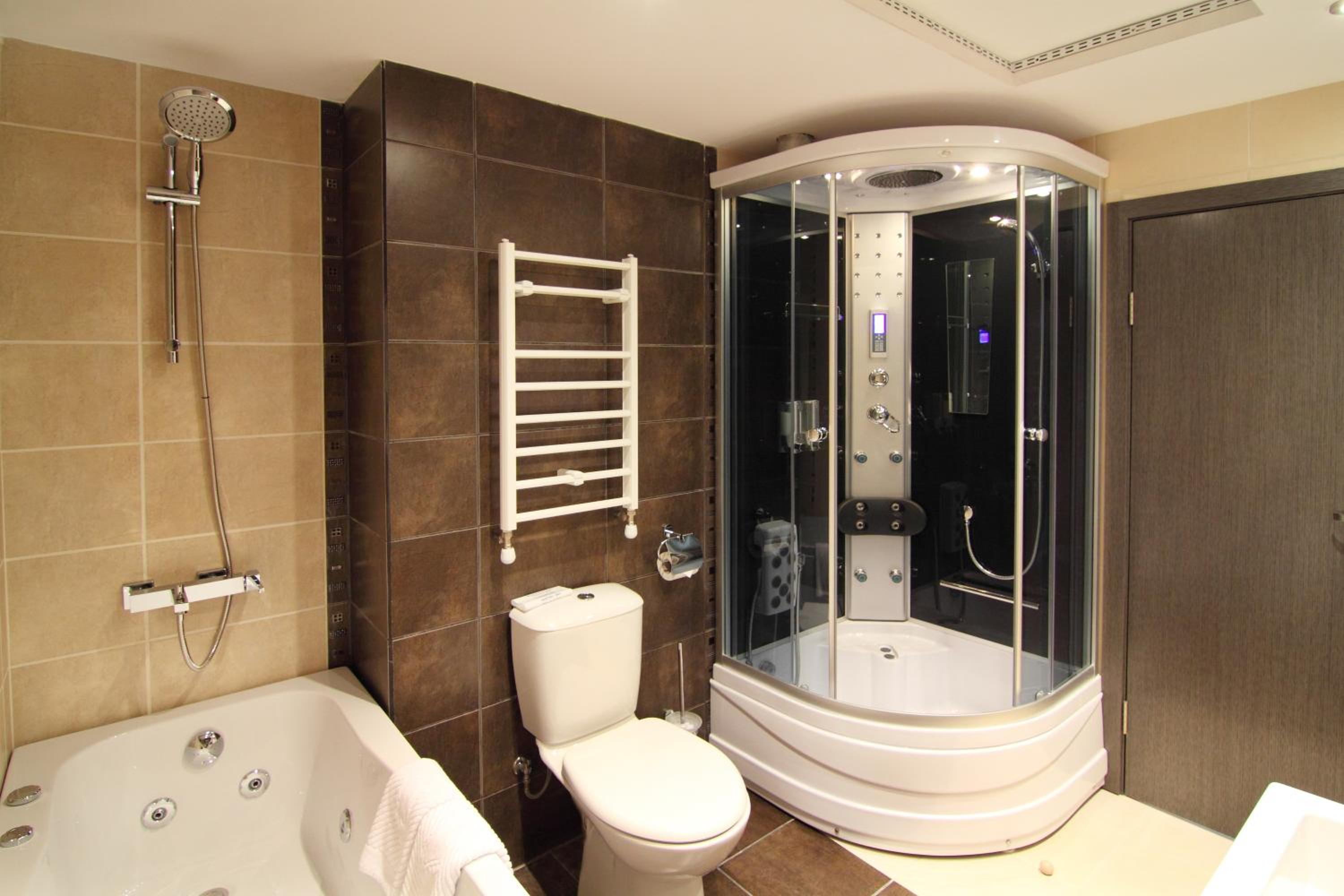 Executive Suite with River View and Free Parking