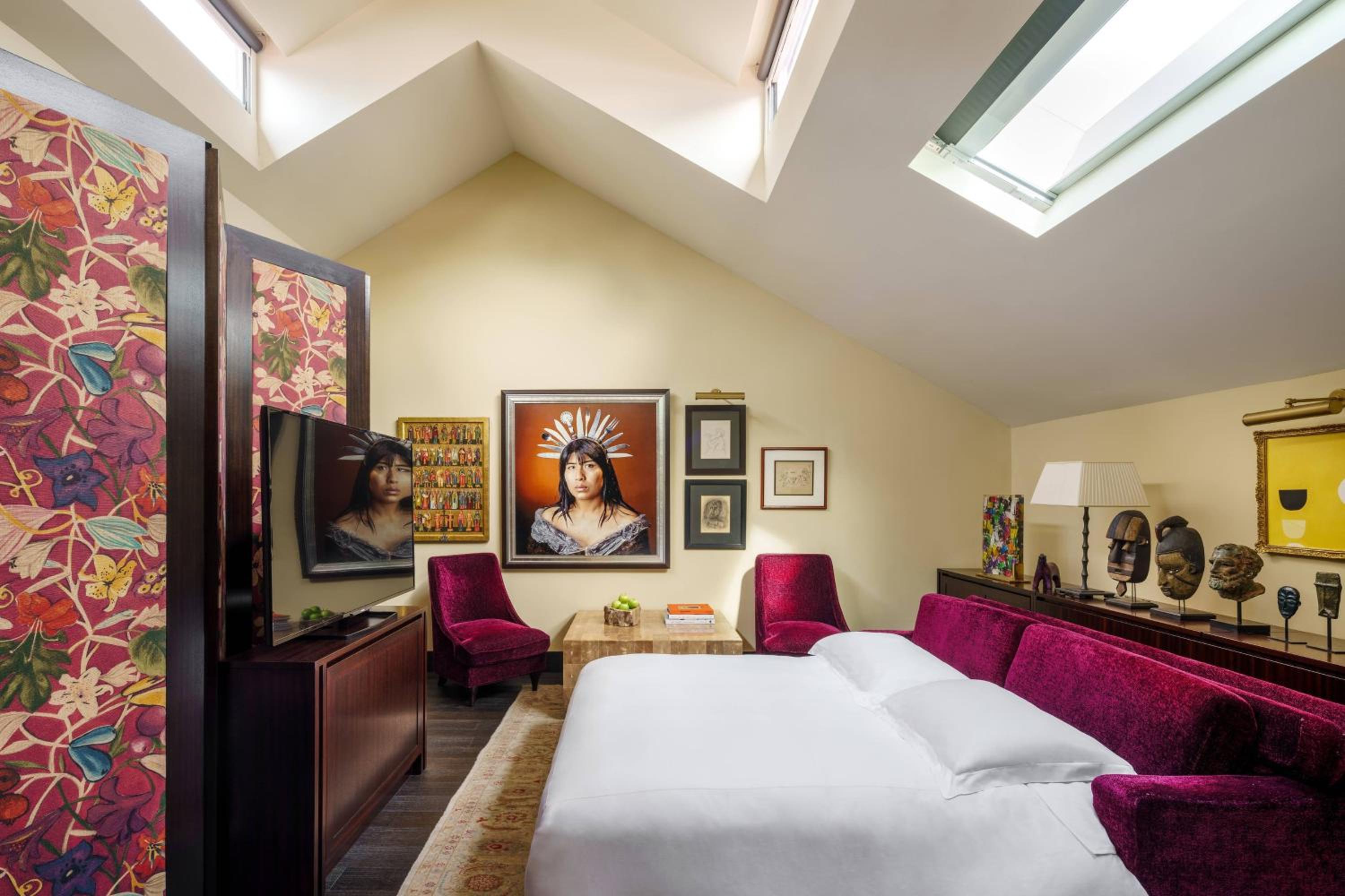 Vagabond Club Suite, Club Lounge Access, Evening Cocktails, Appetizers, 1 King & 1 Sofa Bed, Top Floor