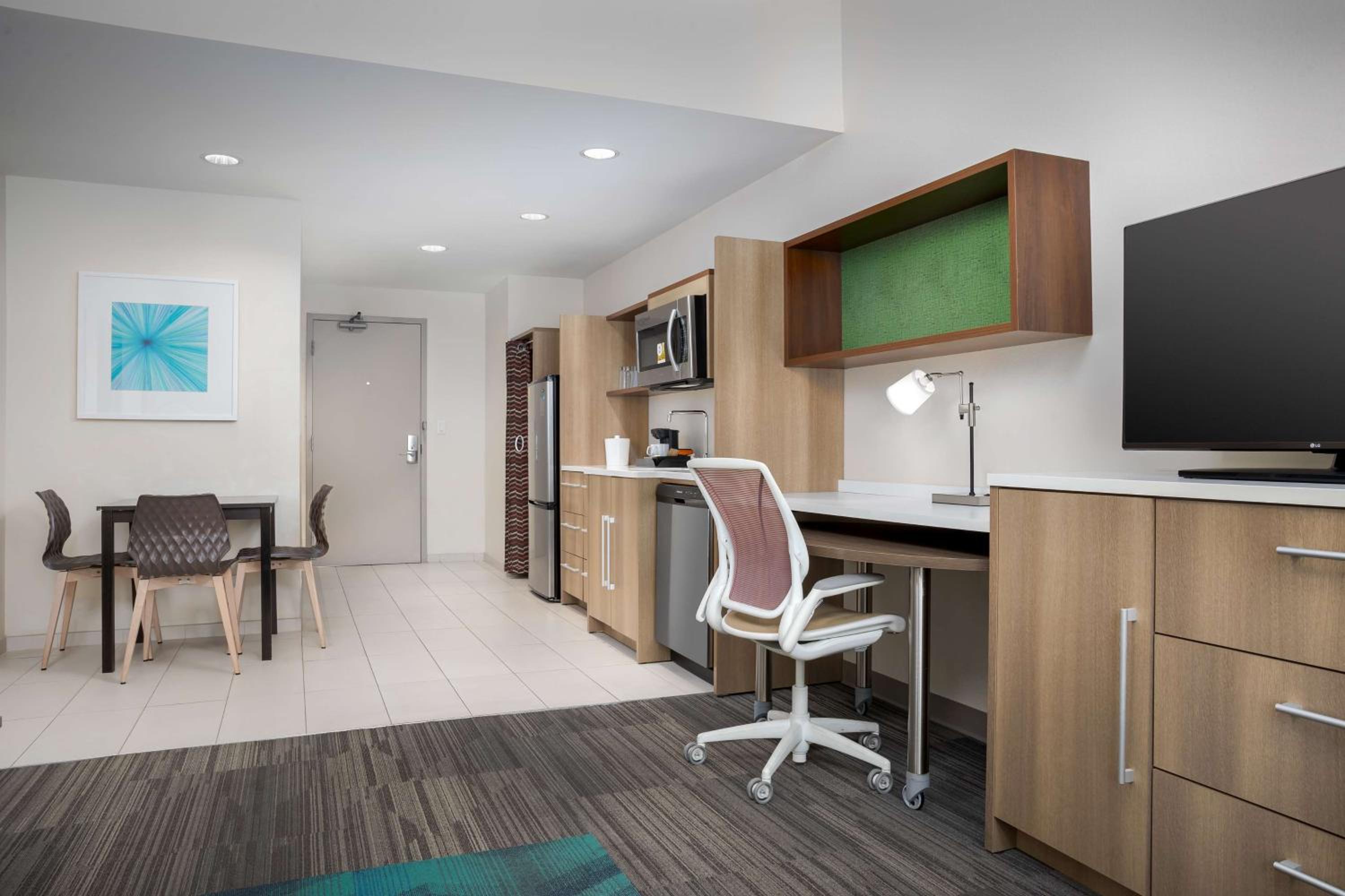 One-Bedroom King Suite - Non-Smoking