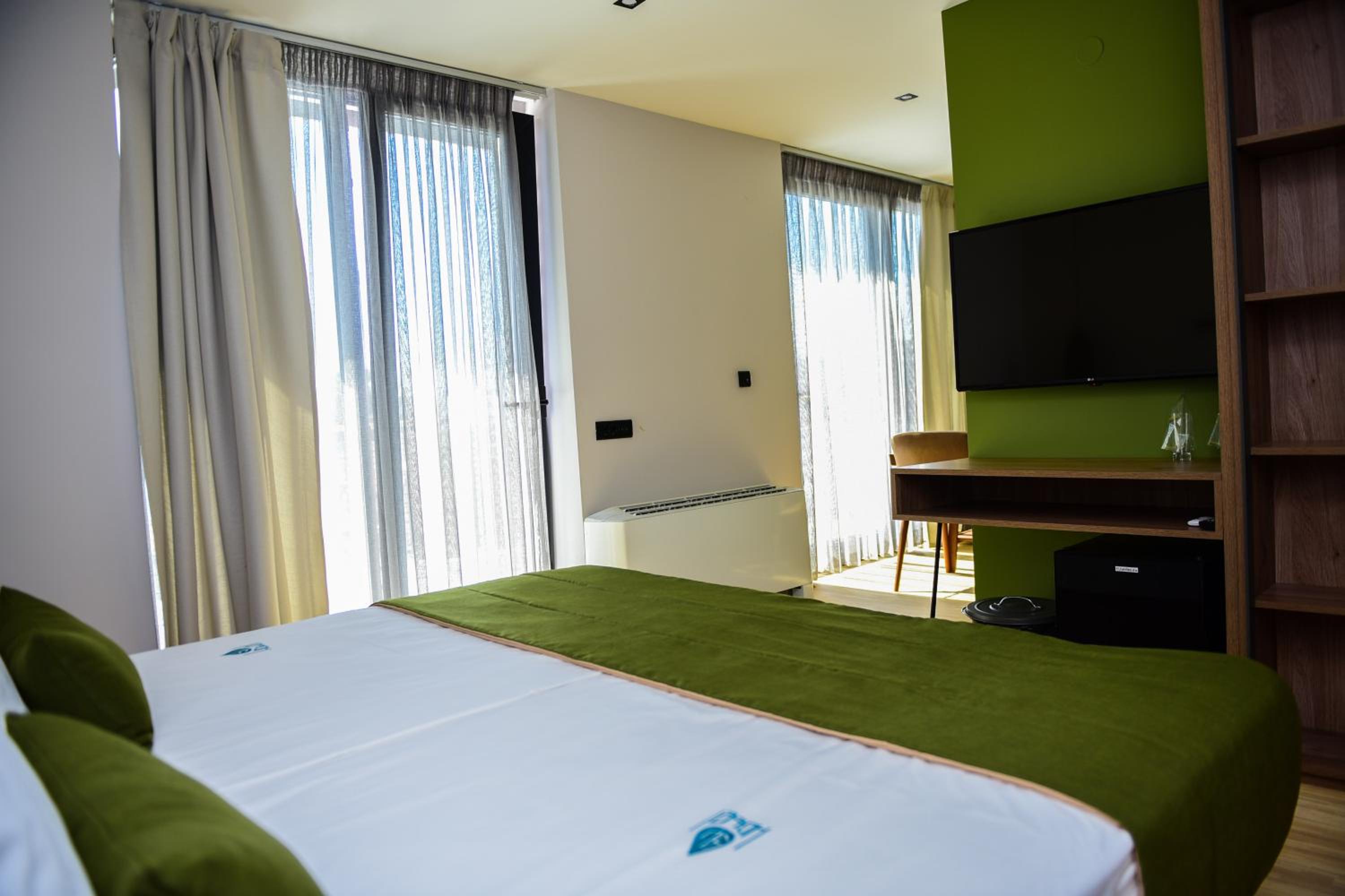 Suite with Lake View