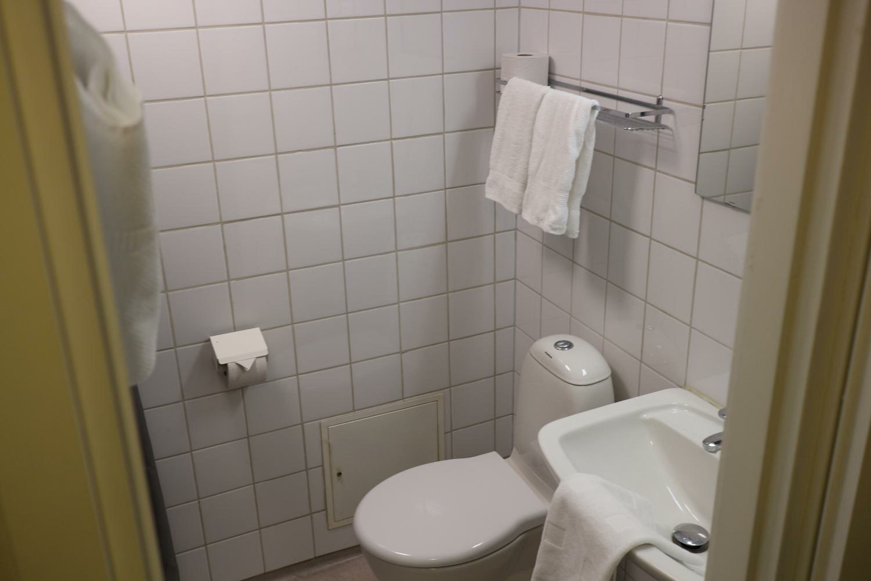 Family Room (2 Adults + 2 Children)