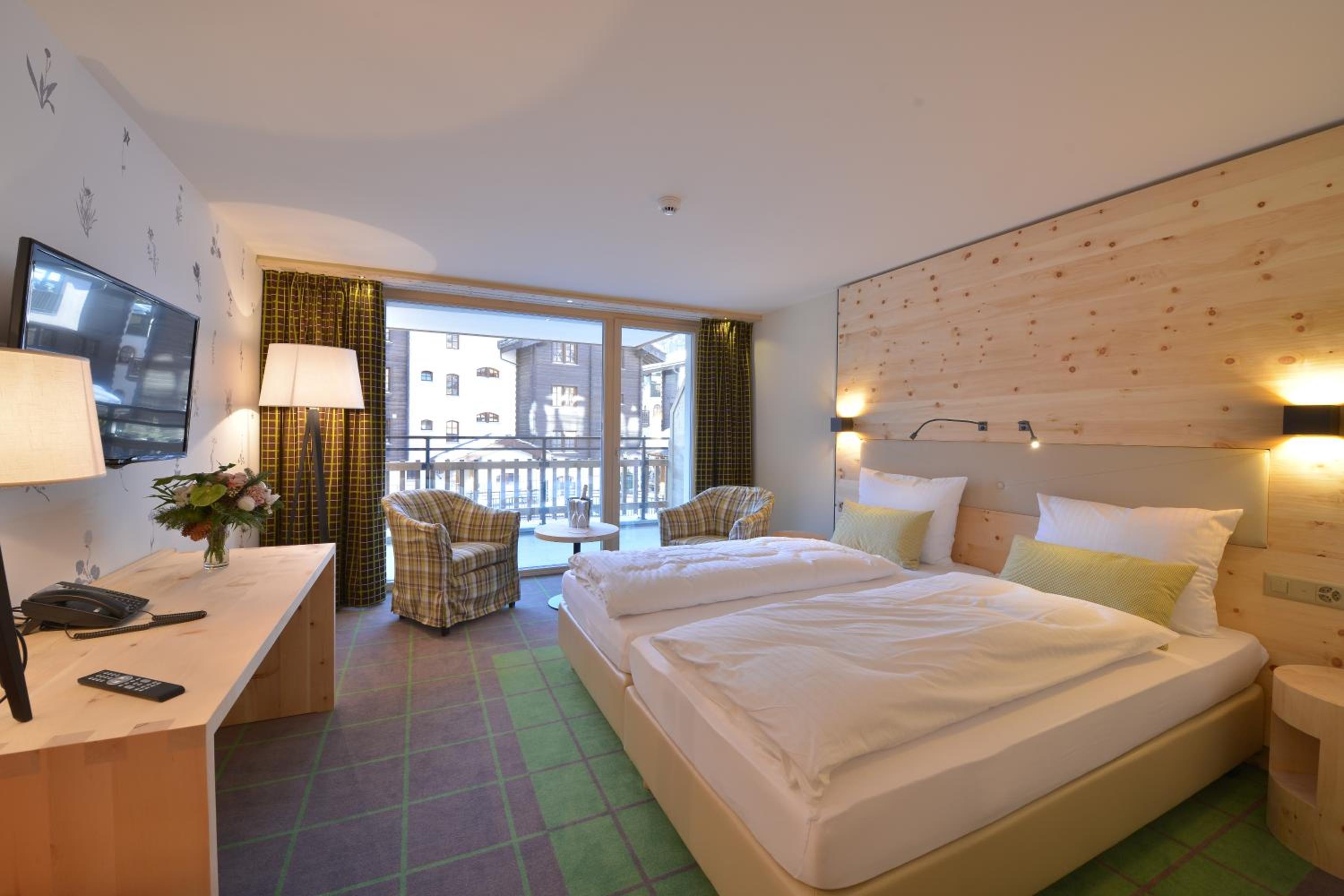 Deluxe Double Room with Balcony and Matterhorn View