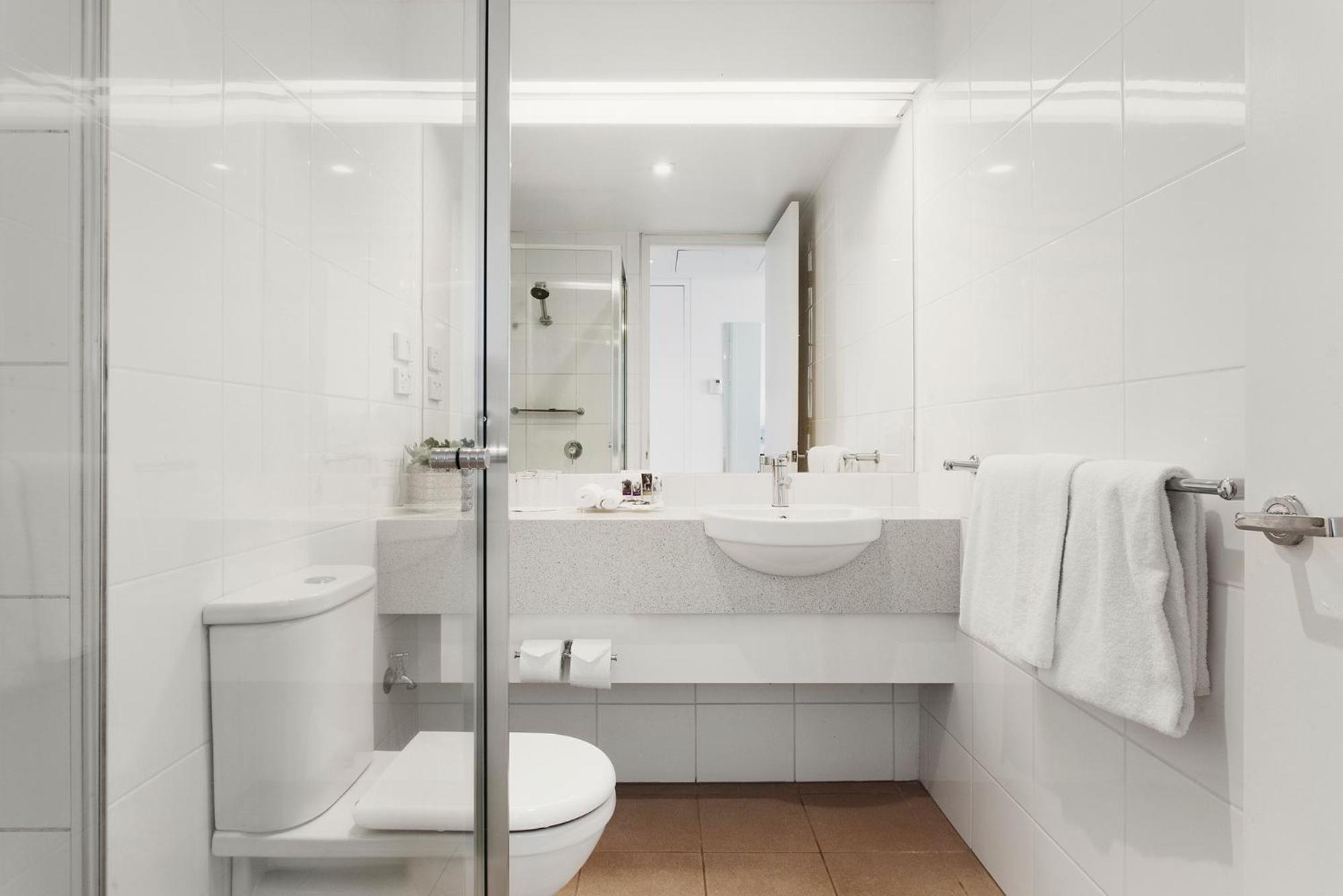 Standard King Room with Lake View