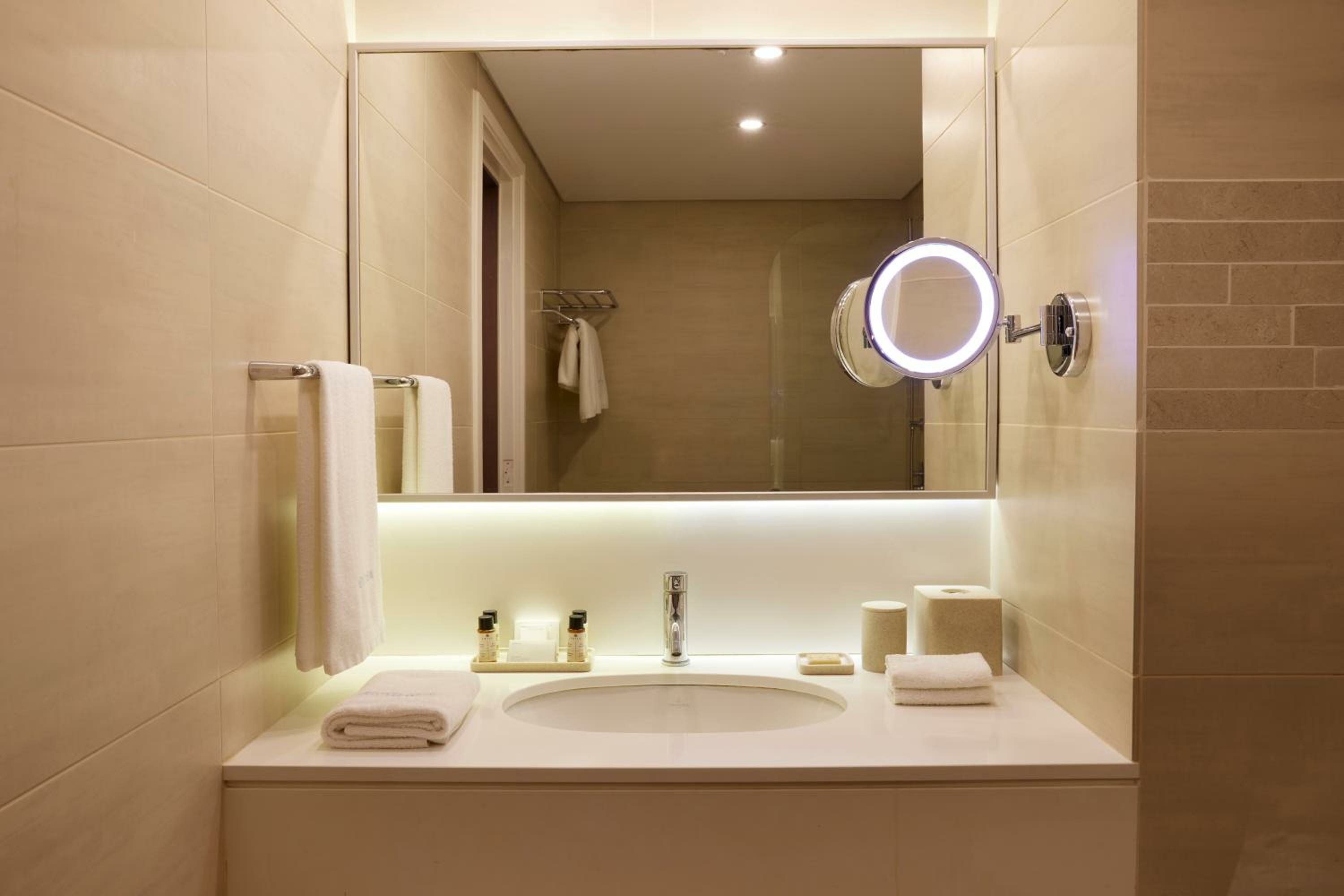 Premium Pool and Seaview Room (16+ years old)