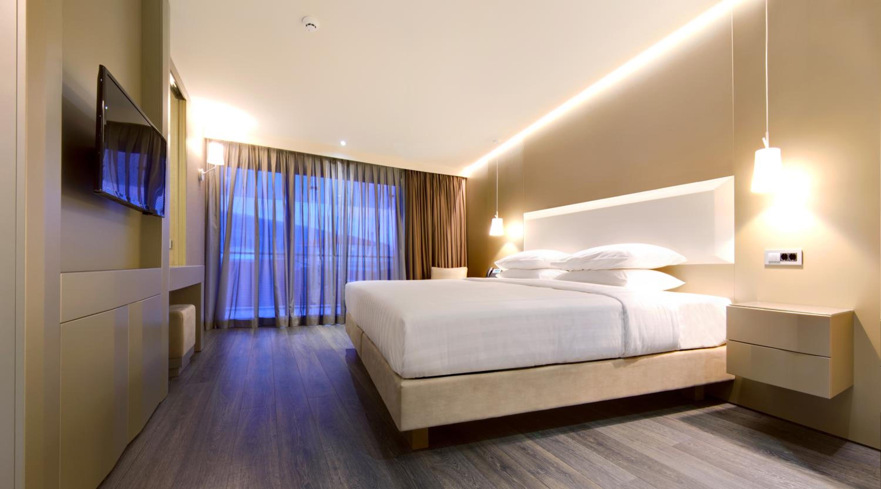 Saz Suite Panoramic City & Lake View