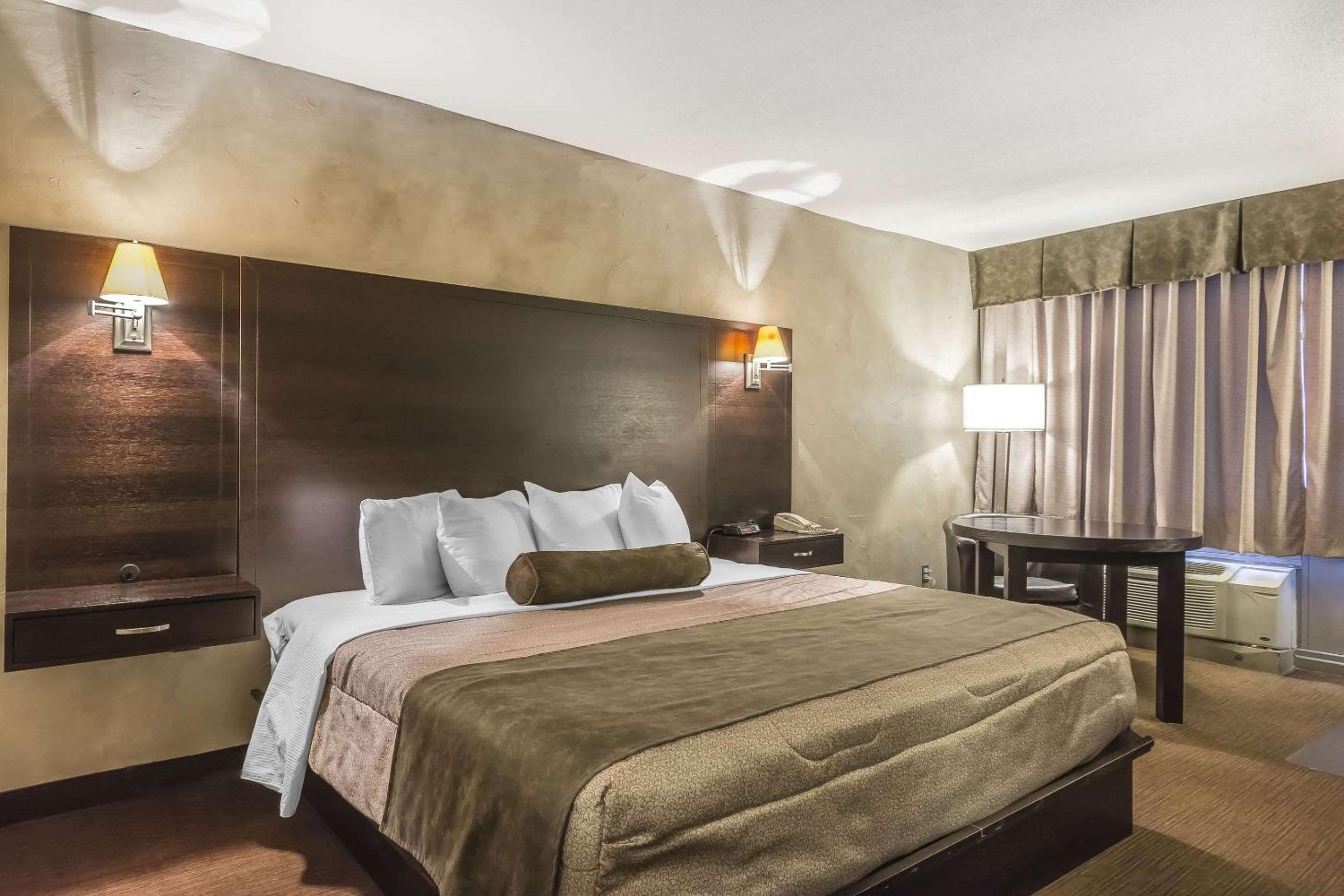 King Room - Non-Smoking