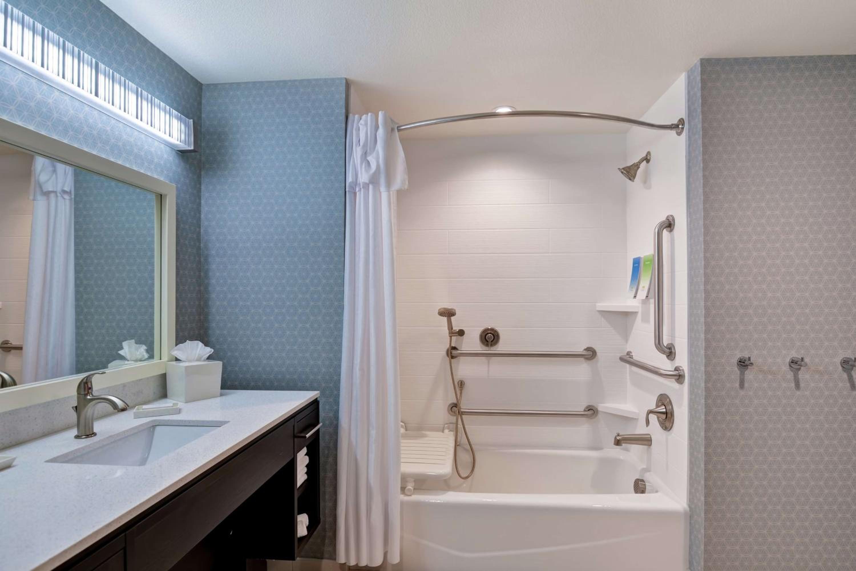 King Suite - Mobility and Hearing Access/Non-Smoking