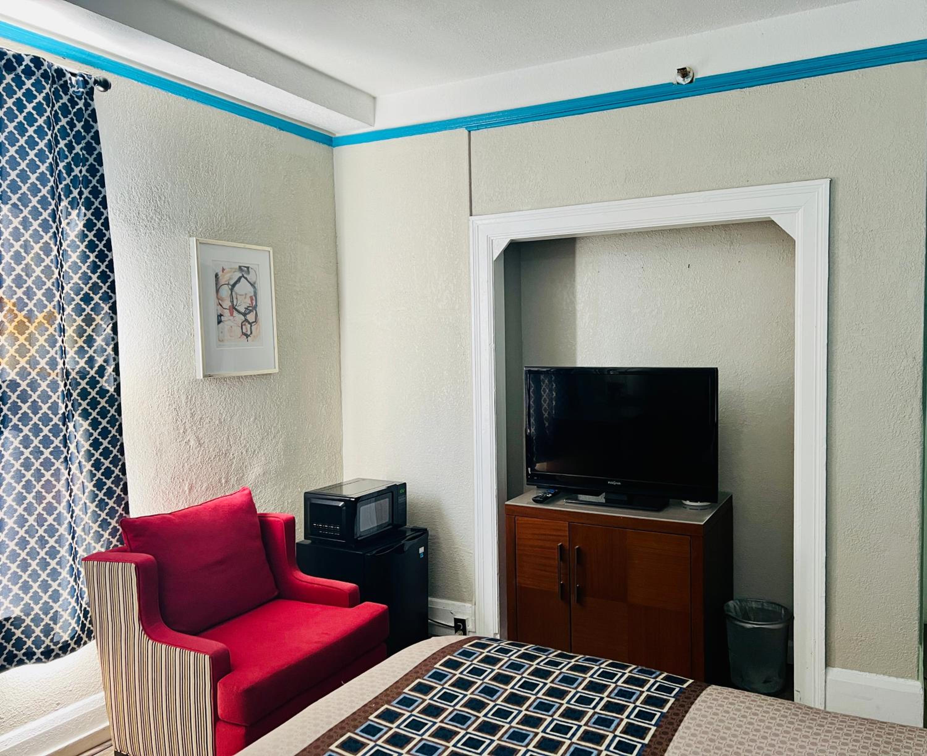 Queen Room with Private Bathroom