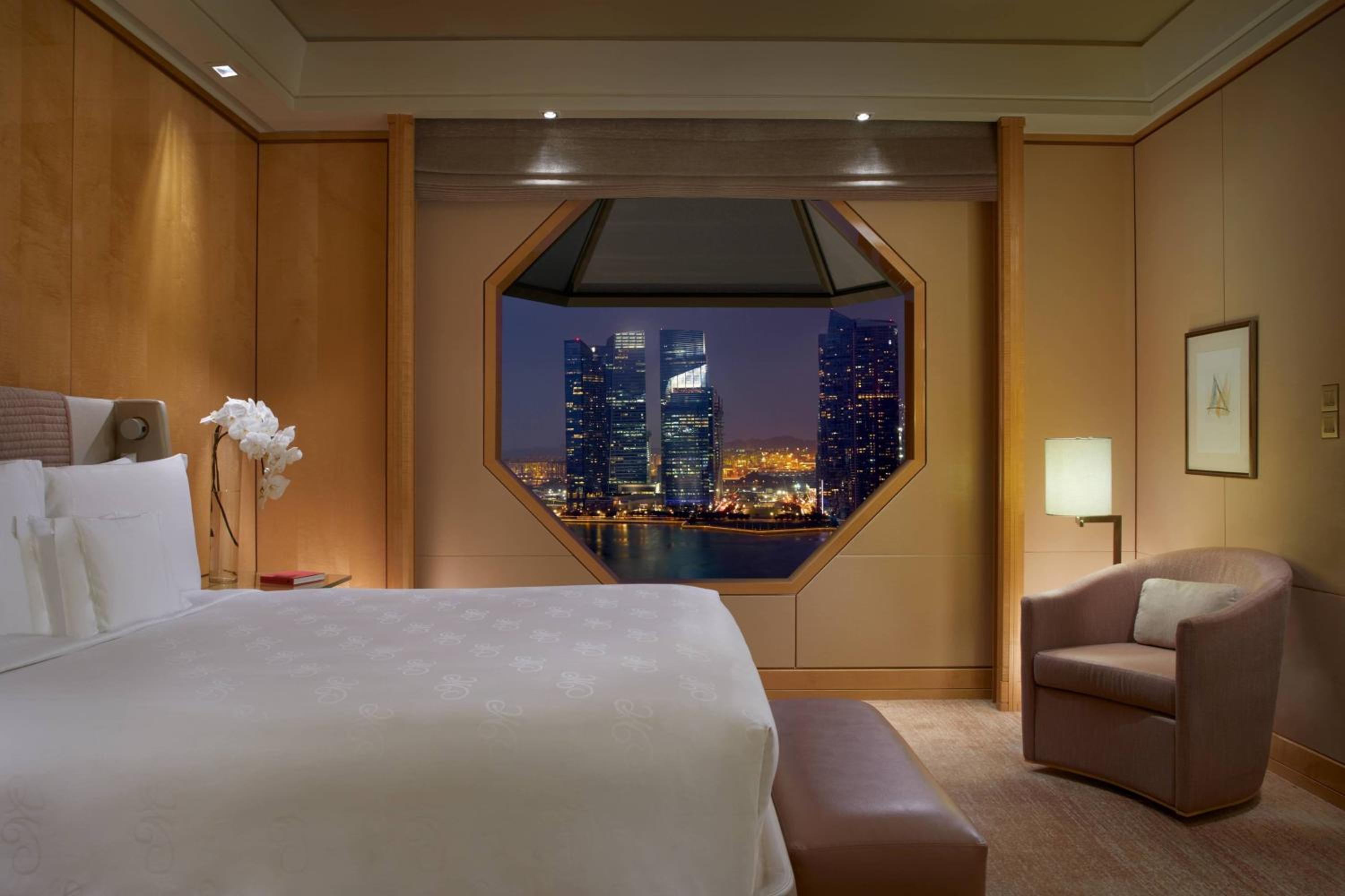 Club Premier Suite, 1 King Bed, Marina Bay View, Lounge Access