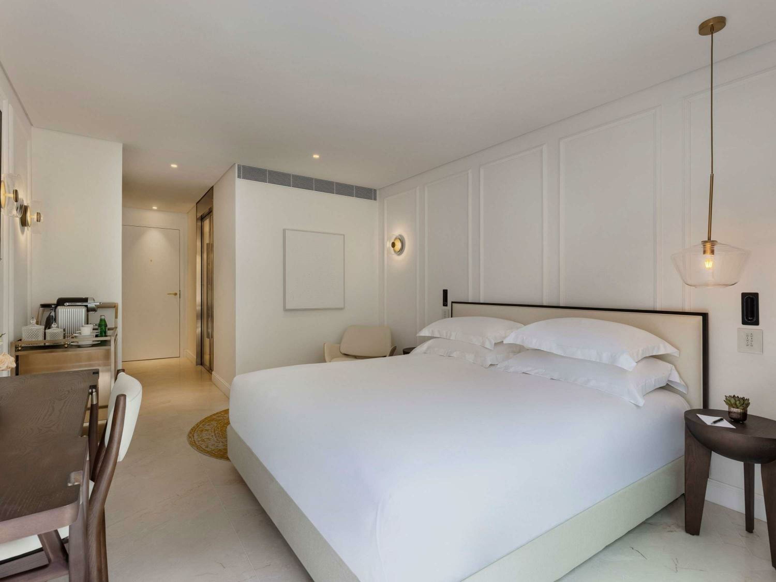 Superior Room with One King Bed or Twin Beds