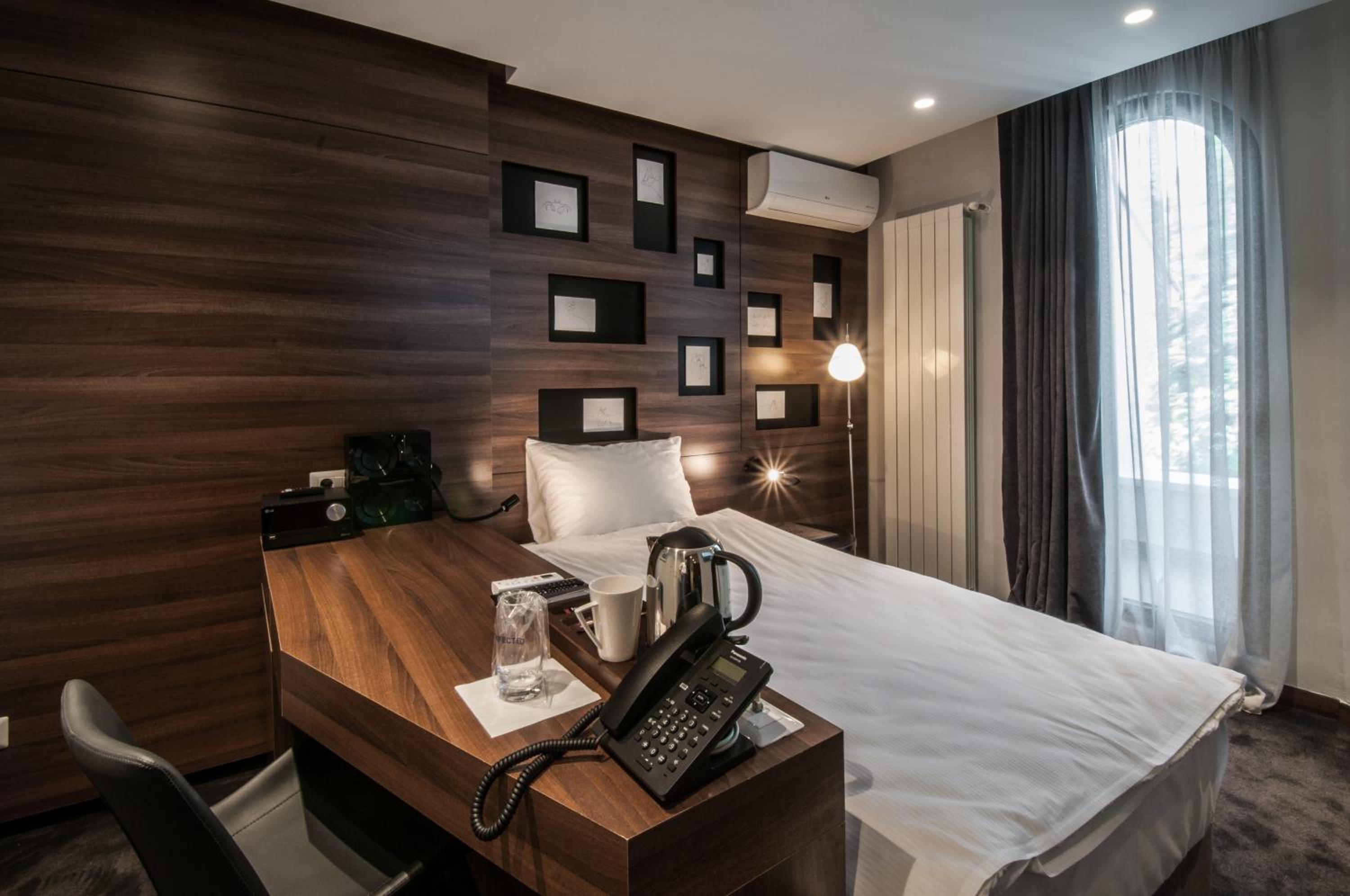 Comfort Queen Room