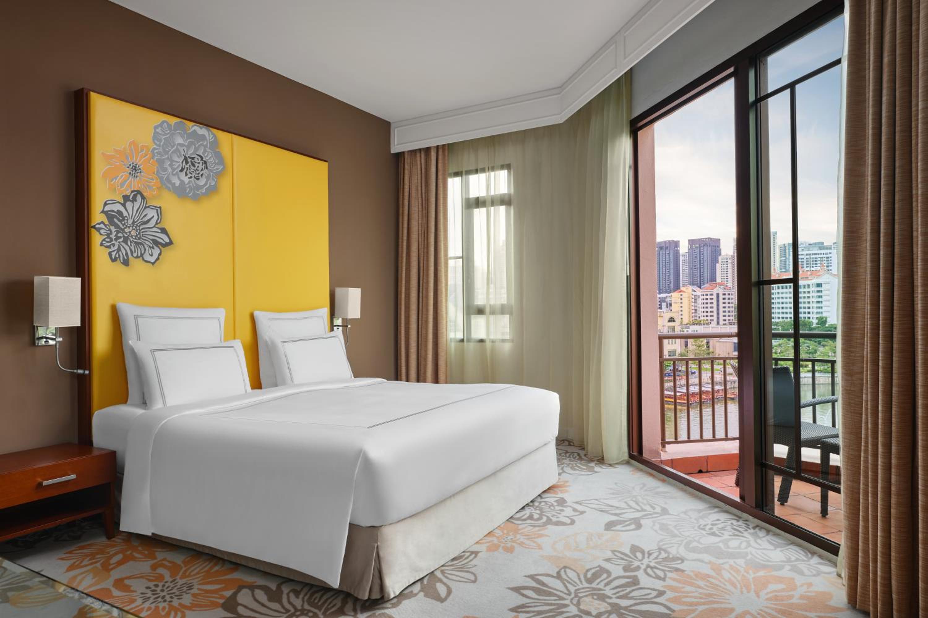 Select Clarke Quay with Breakfast, Afternoon Tea and Happy Hour