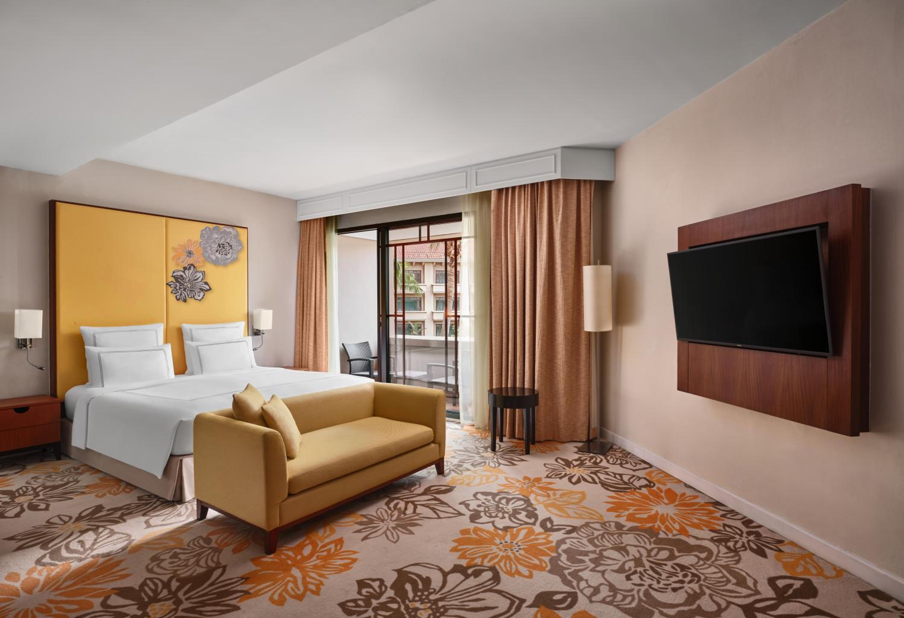 Select Studio with Breakfast, Afternoon Tea and Happy Hour