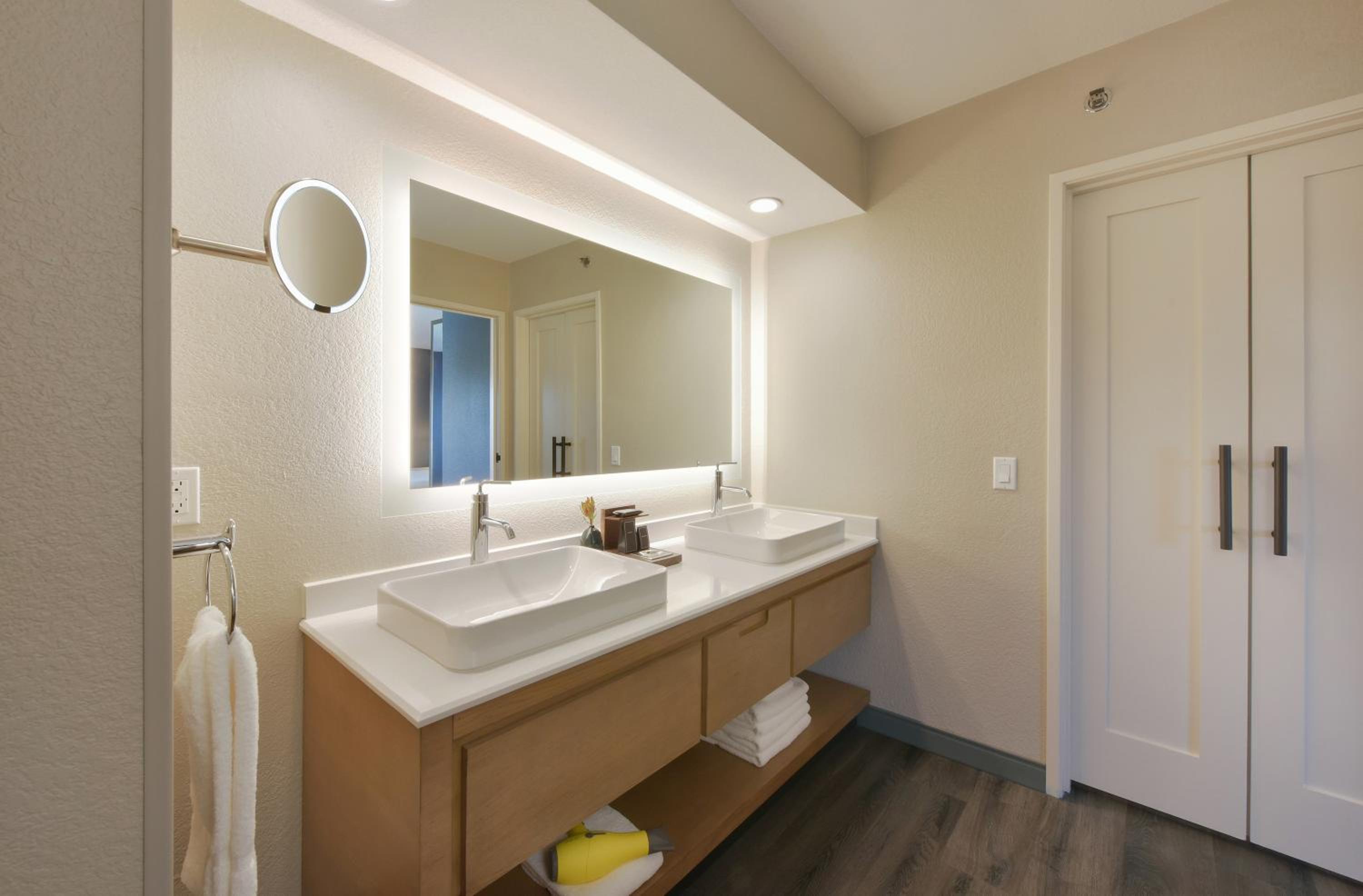 Premium King Suite