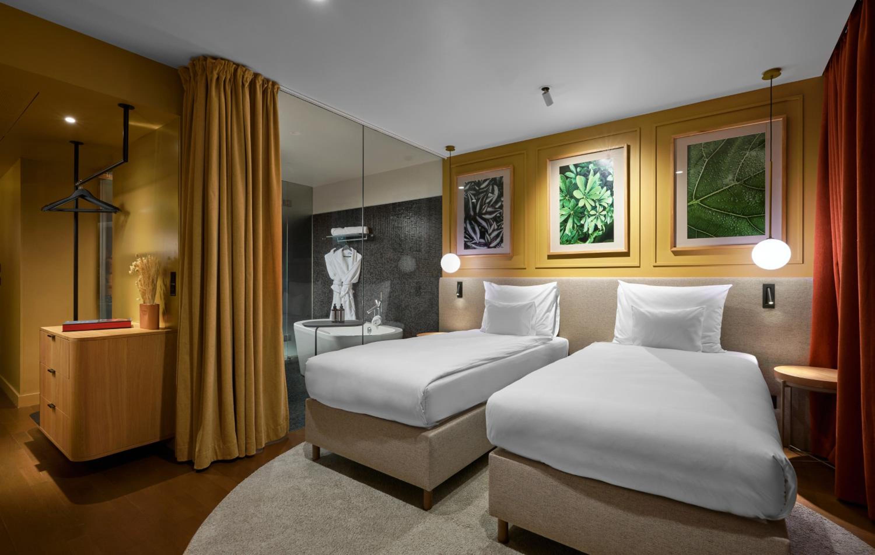 Deluxe Twin Room with City View