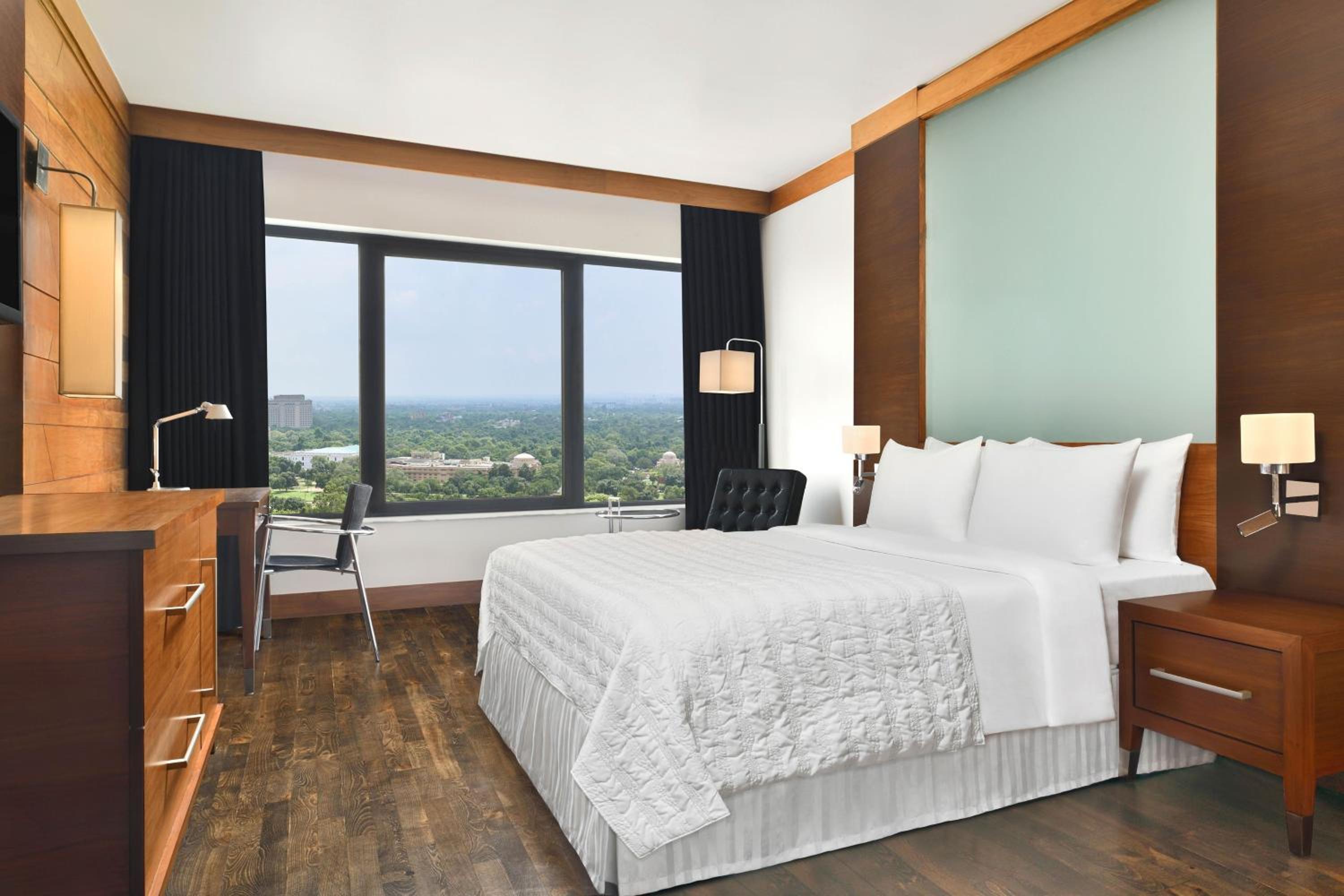 Club Double/Twin Room - 2 way Airport Transfer, Access to club lounge including Hi-Tea from 3-5 pm,  Happy Hours from 6-8 pm