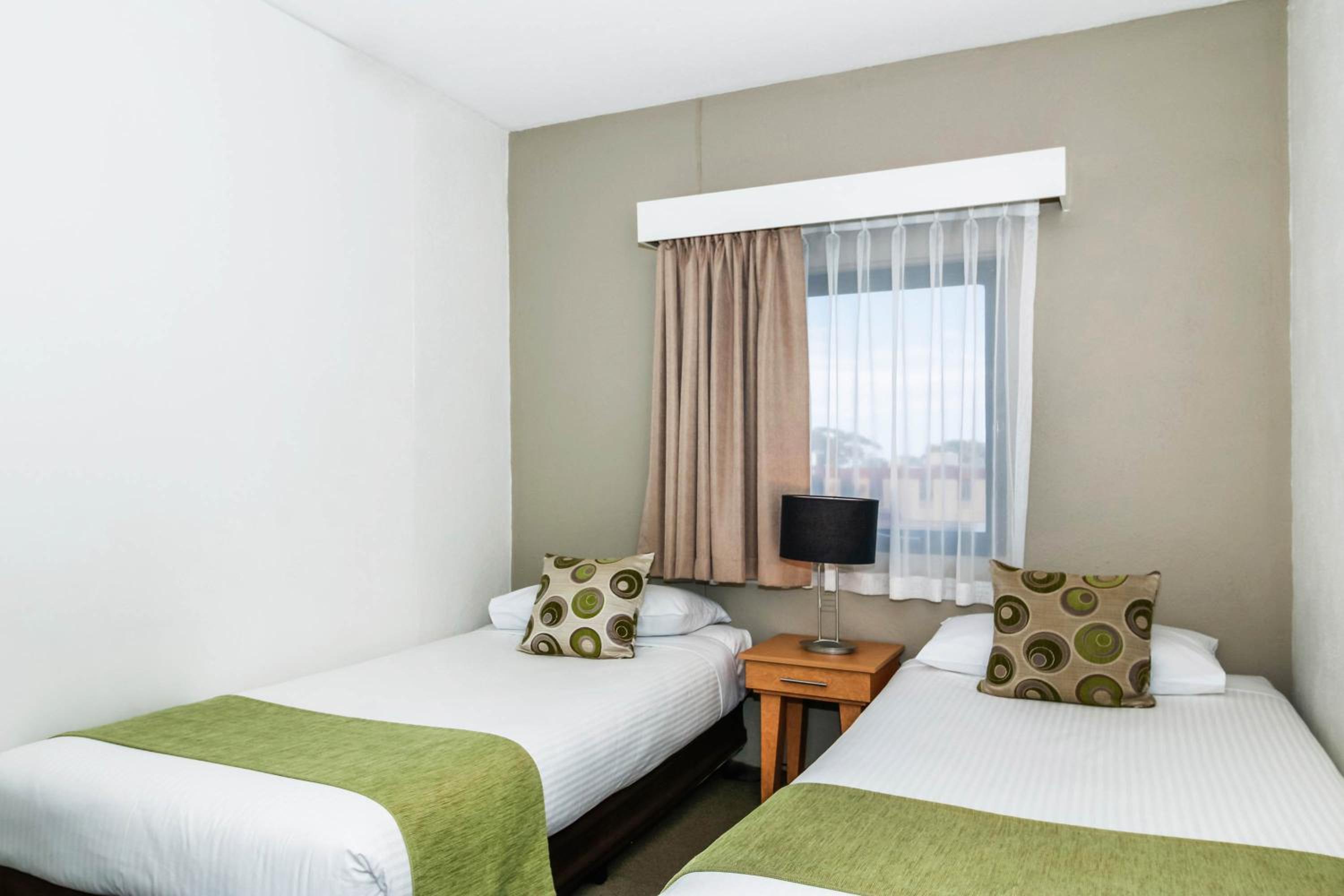 Two-Bedroom Apartment With Four Single Beds - Weekly Housekeeping